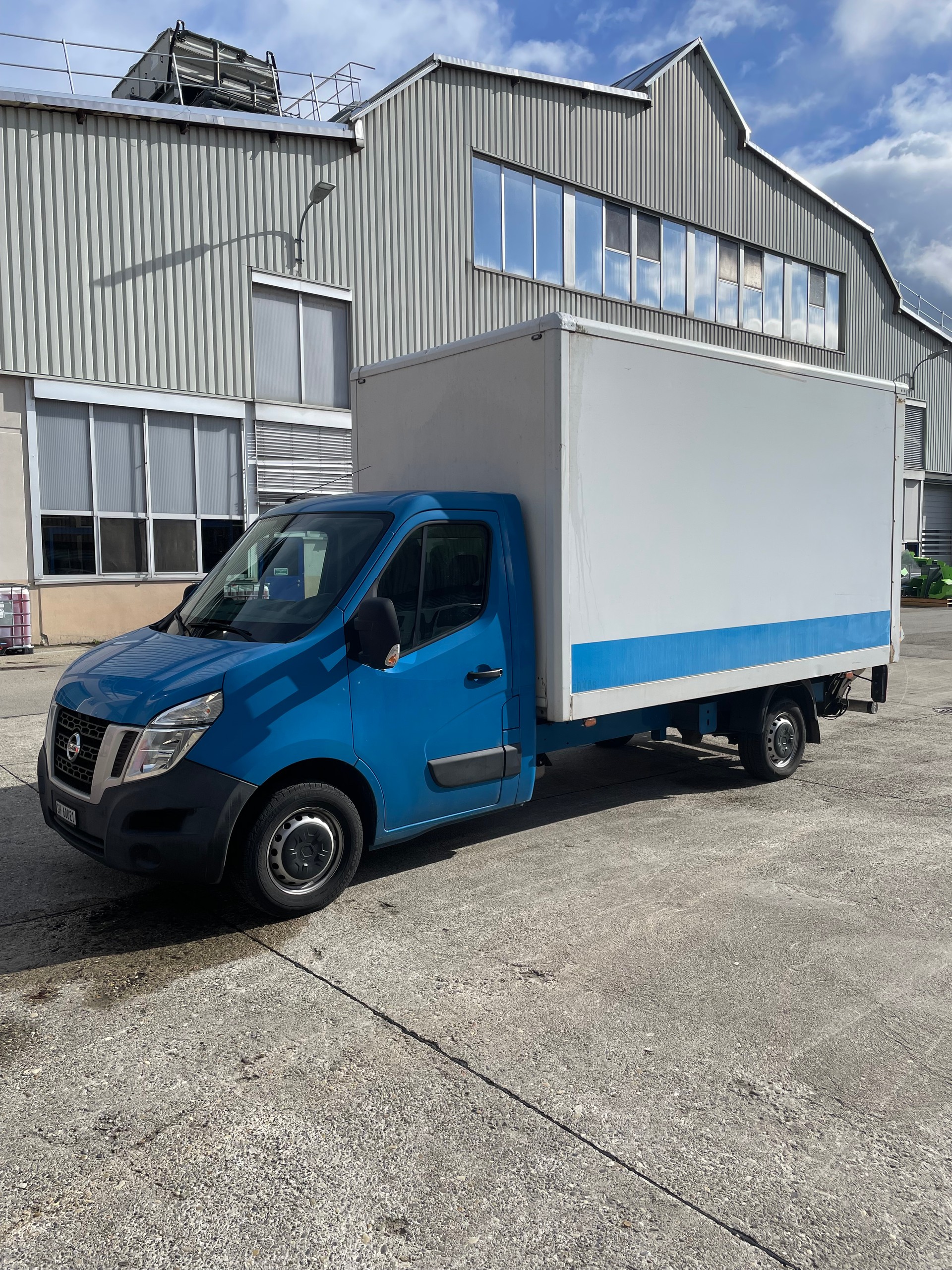 NISSAN NV400 F35.13 L2H1 FWD Pro | Hebebühne | Koffer