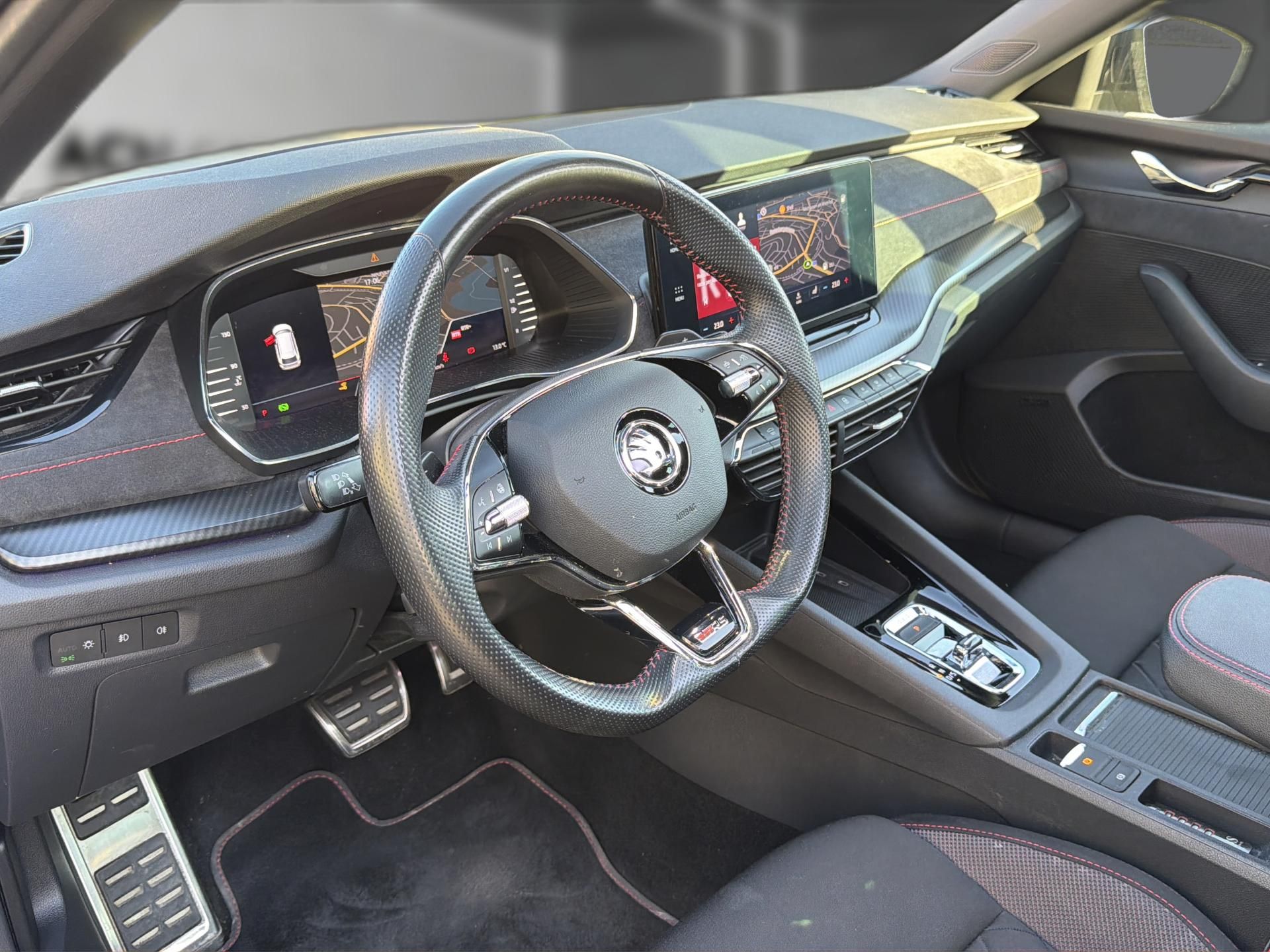 SKODA Octavia Combi 2.0 TDI DSG RS 4x4-image-9
