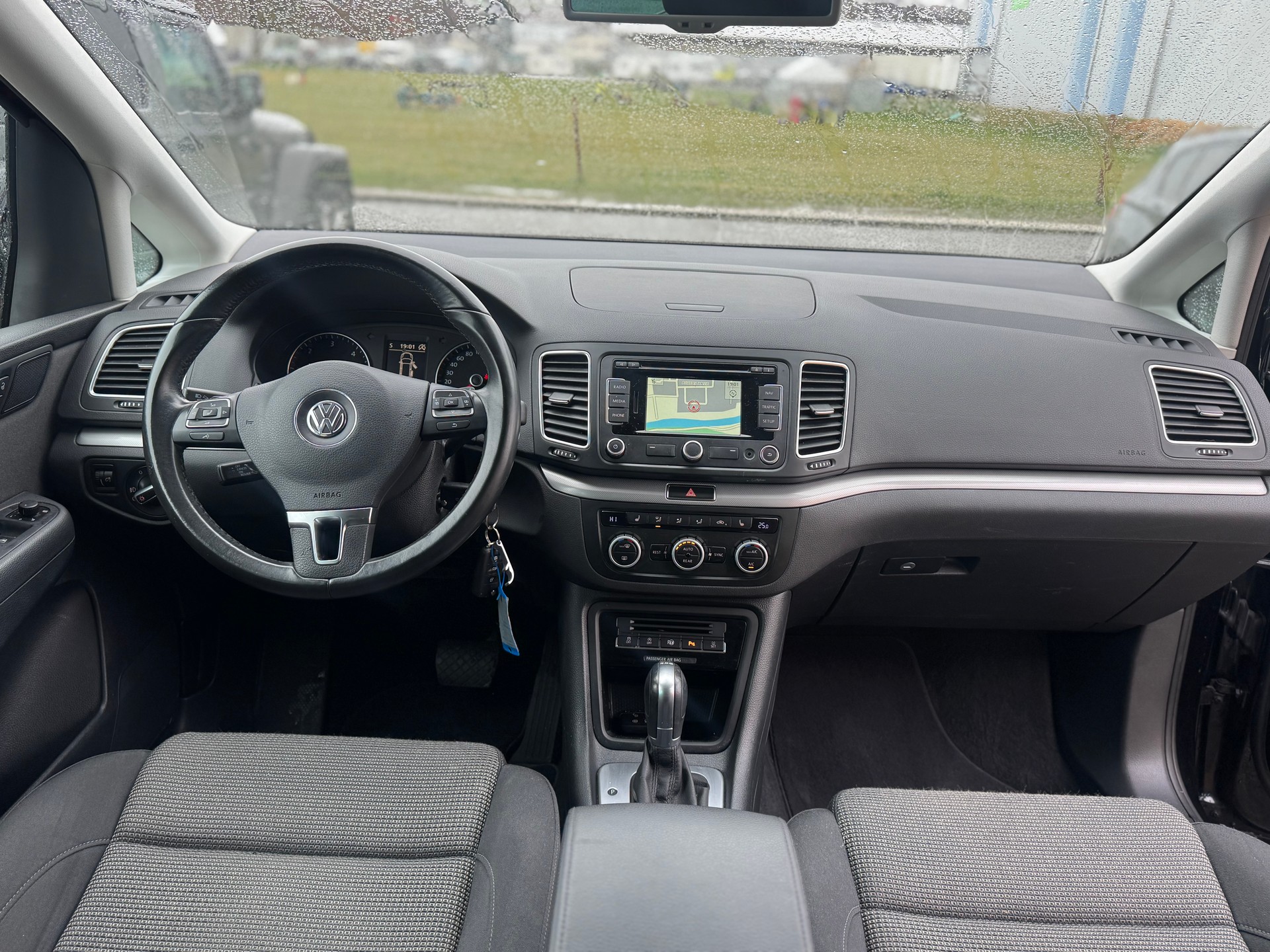 VW Sharan 2.0 TDI BlueMotion Technology 65th Edition-image-5