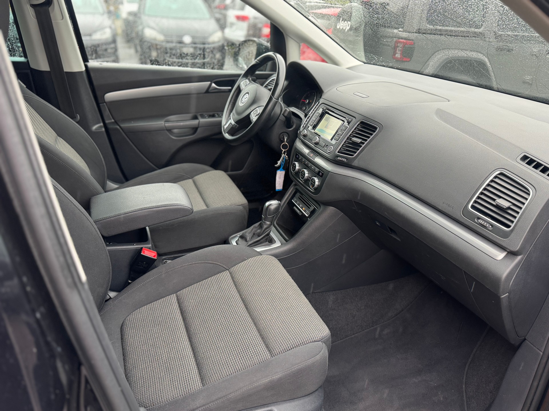 VW Sharan 2.0 TDI BlueMotion Technology 65th Edition-image-6