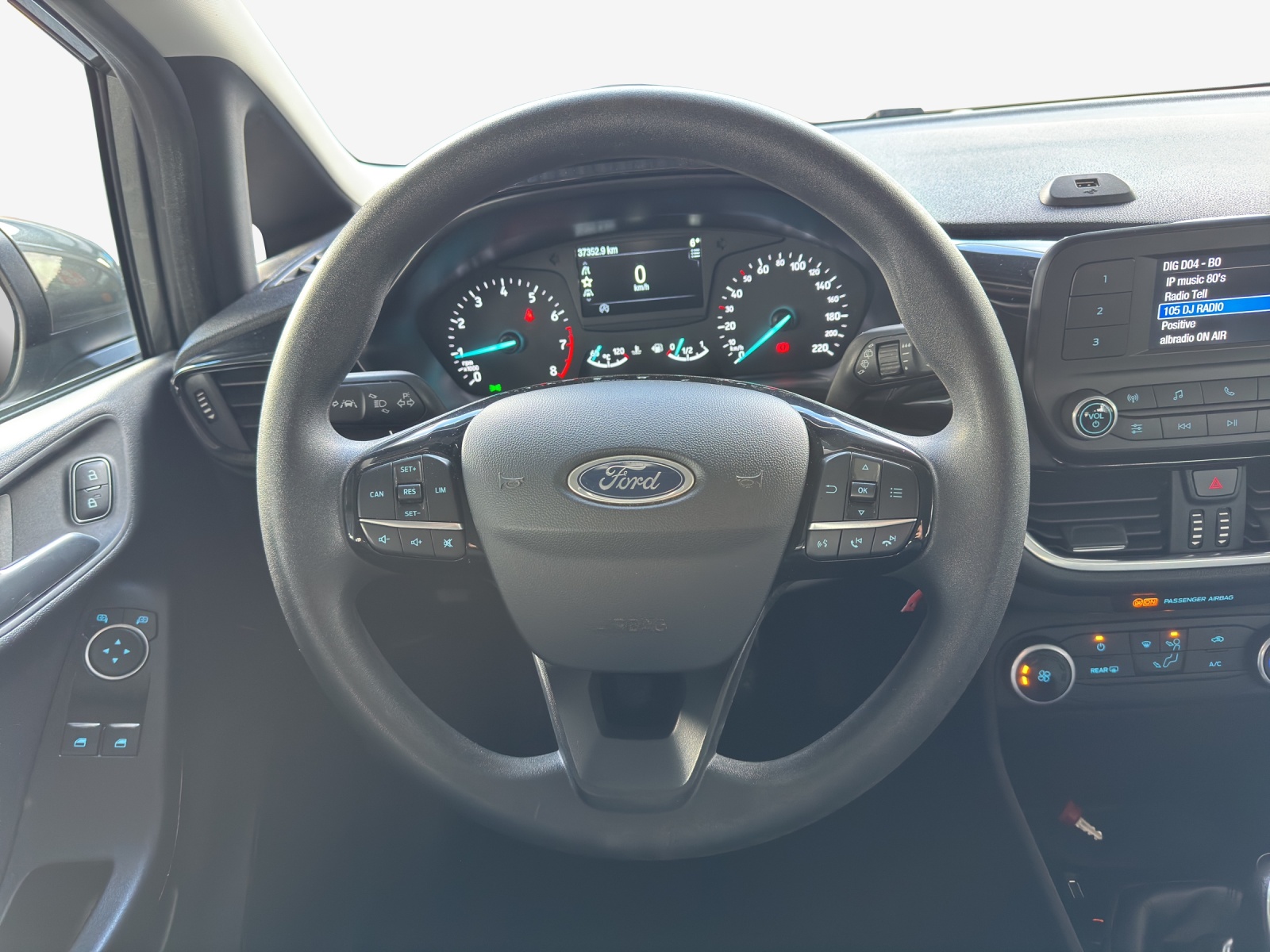 FORD Fiesta 1.0 SCTi Vignale-image-9