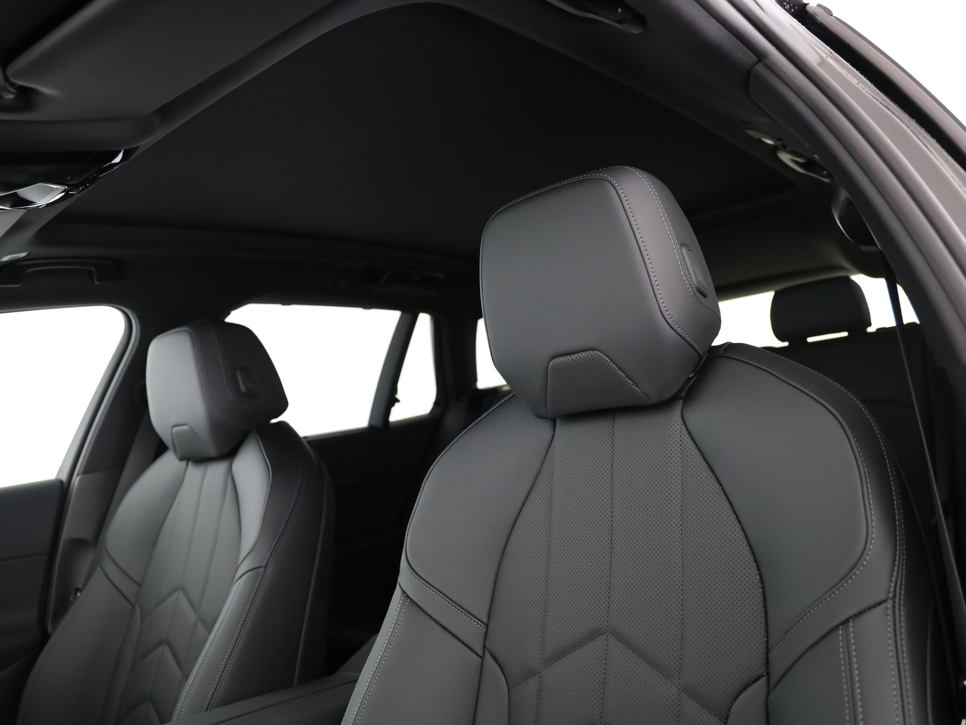 BMW 530e xDrive Touring-image-12