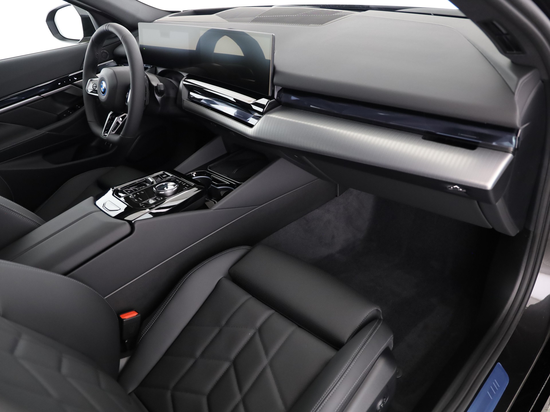 BMW 530e xDrive Touring-image-15