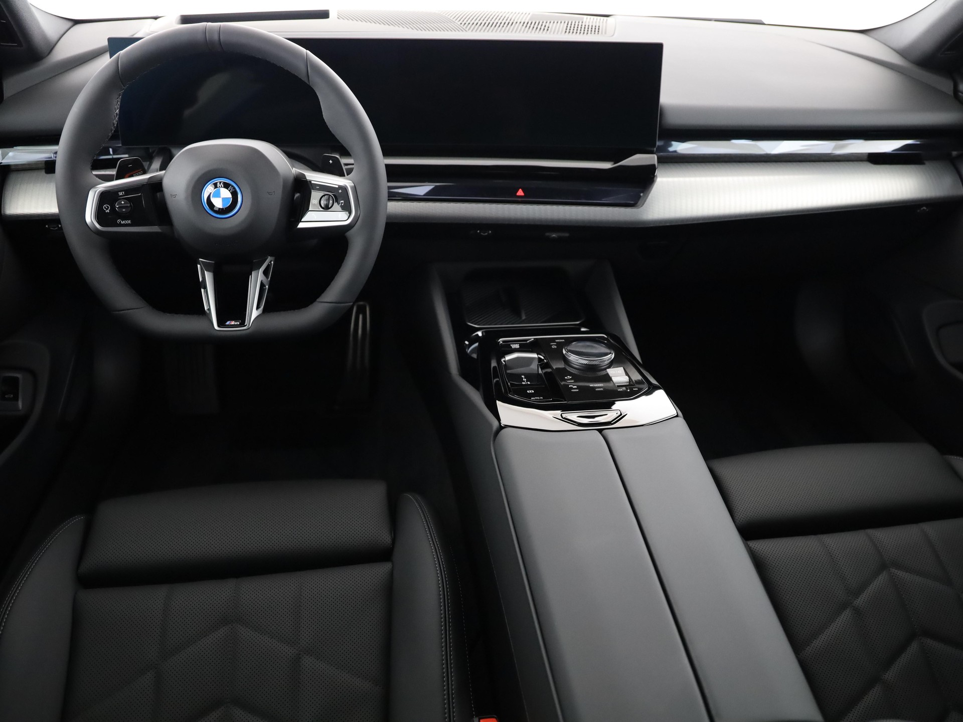 BMW 530e xDrive Touring-image-17