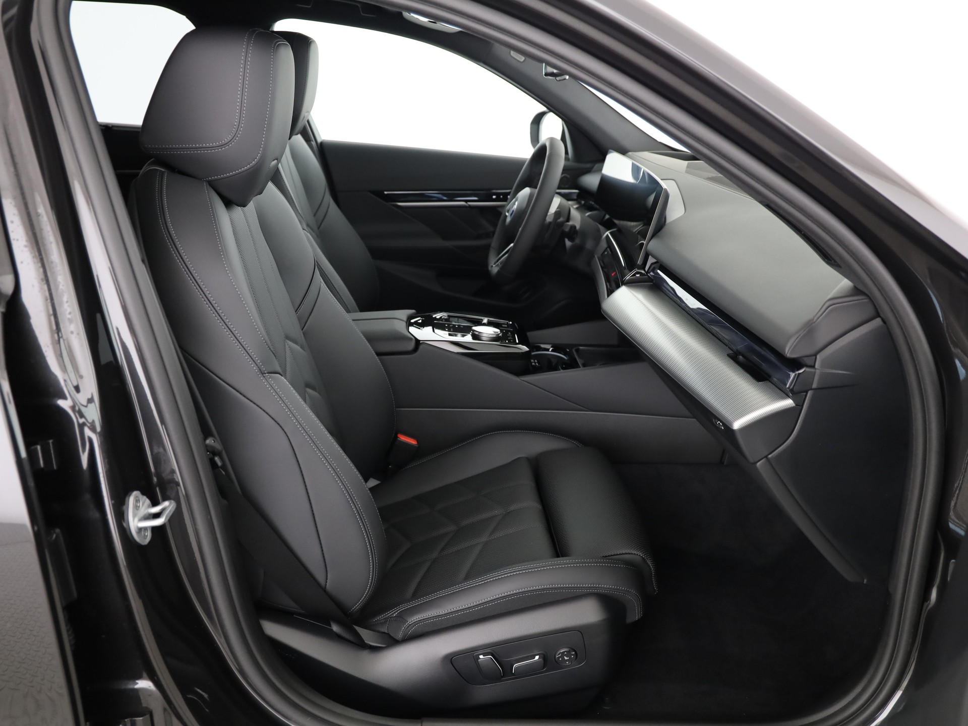 BMW 530e xDrive Touring-image-16