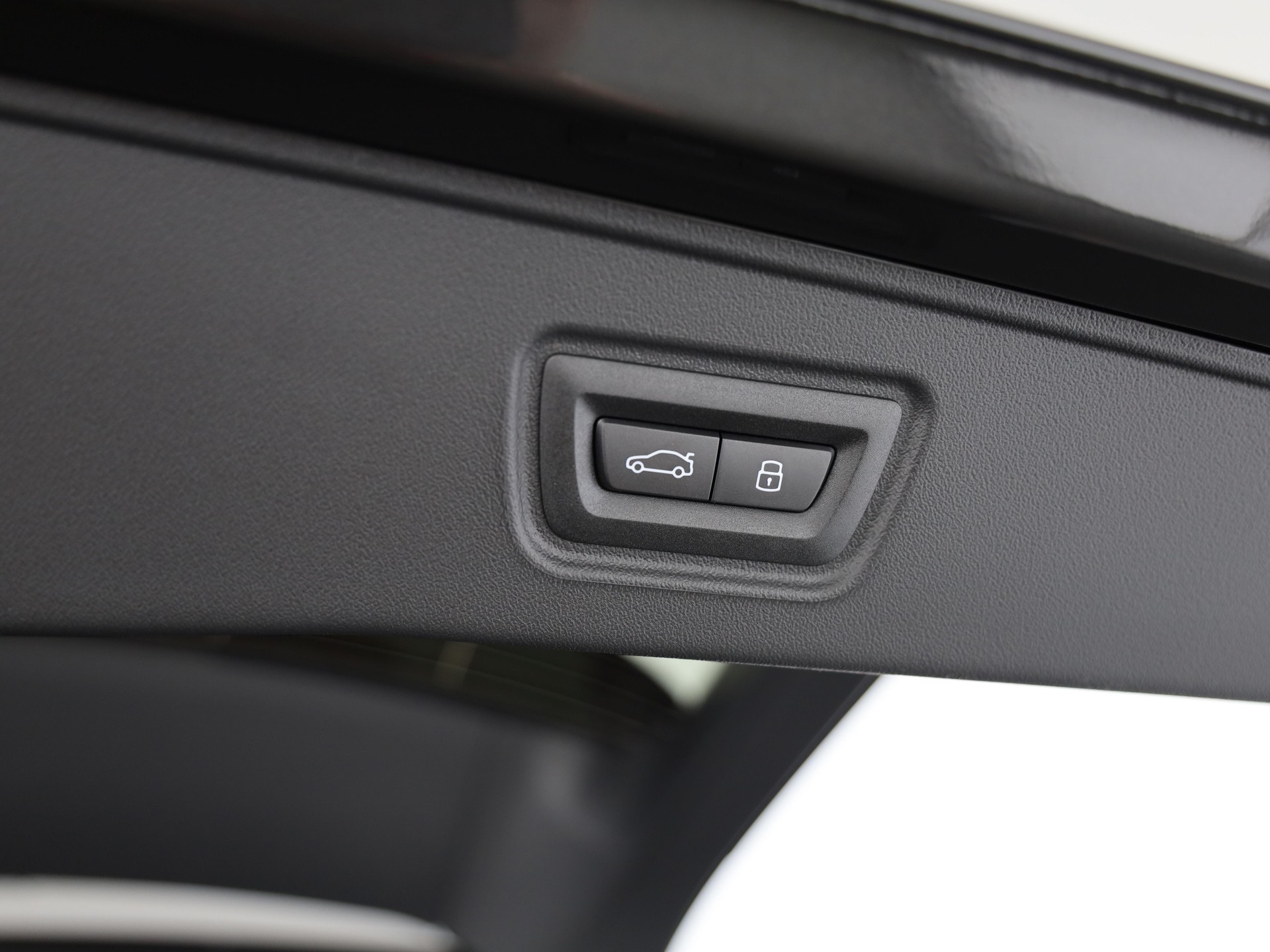 BMW 530e xDrive Touring-image-8