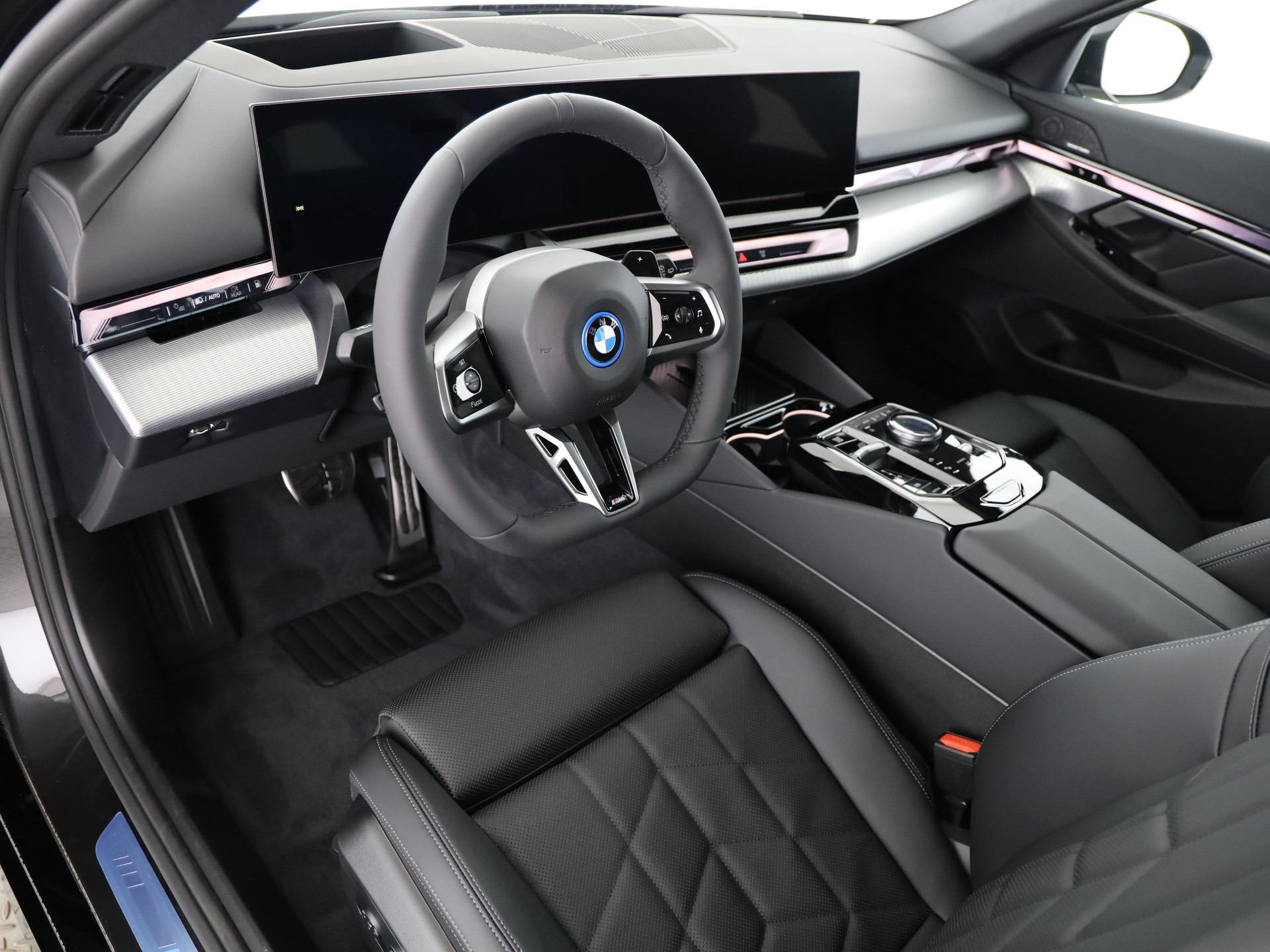 BMW 530e xDrive Touring-image-11