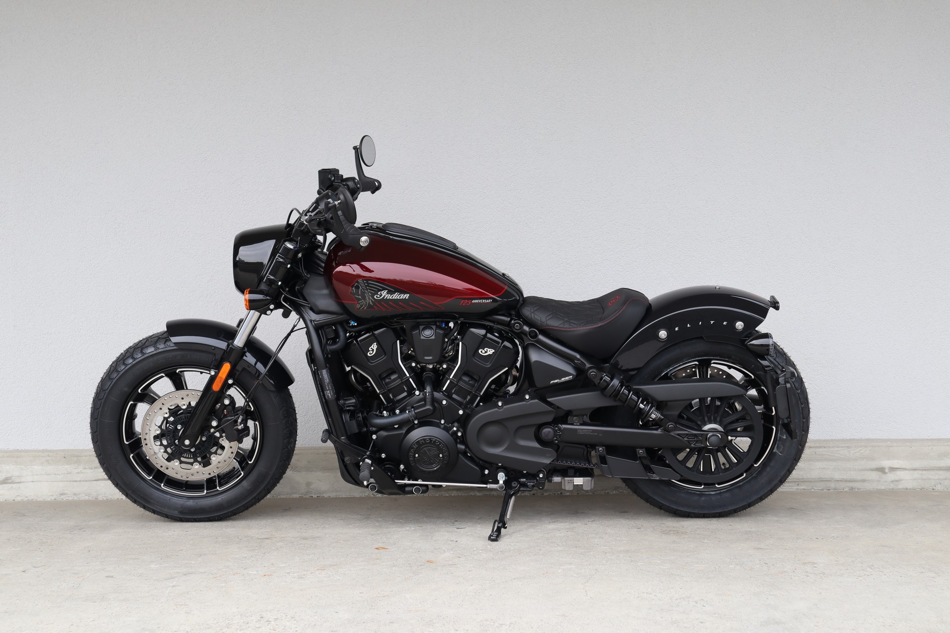 INDIAN Scout Bobber-showroom-element-3