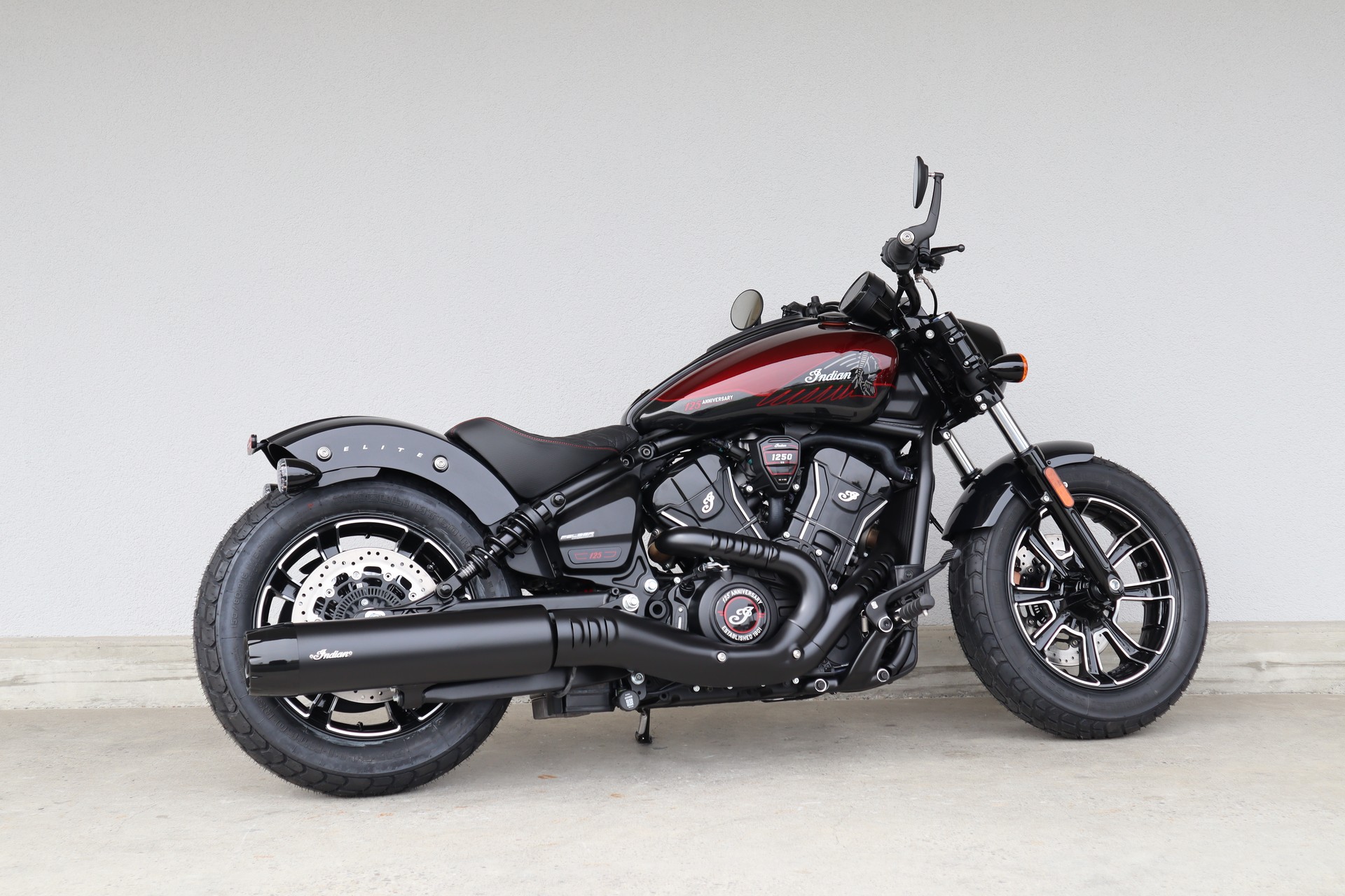 INDIAN Scout Bobber-showroom-element-2