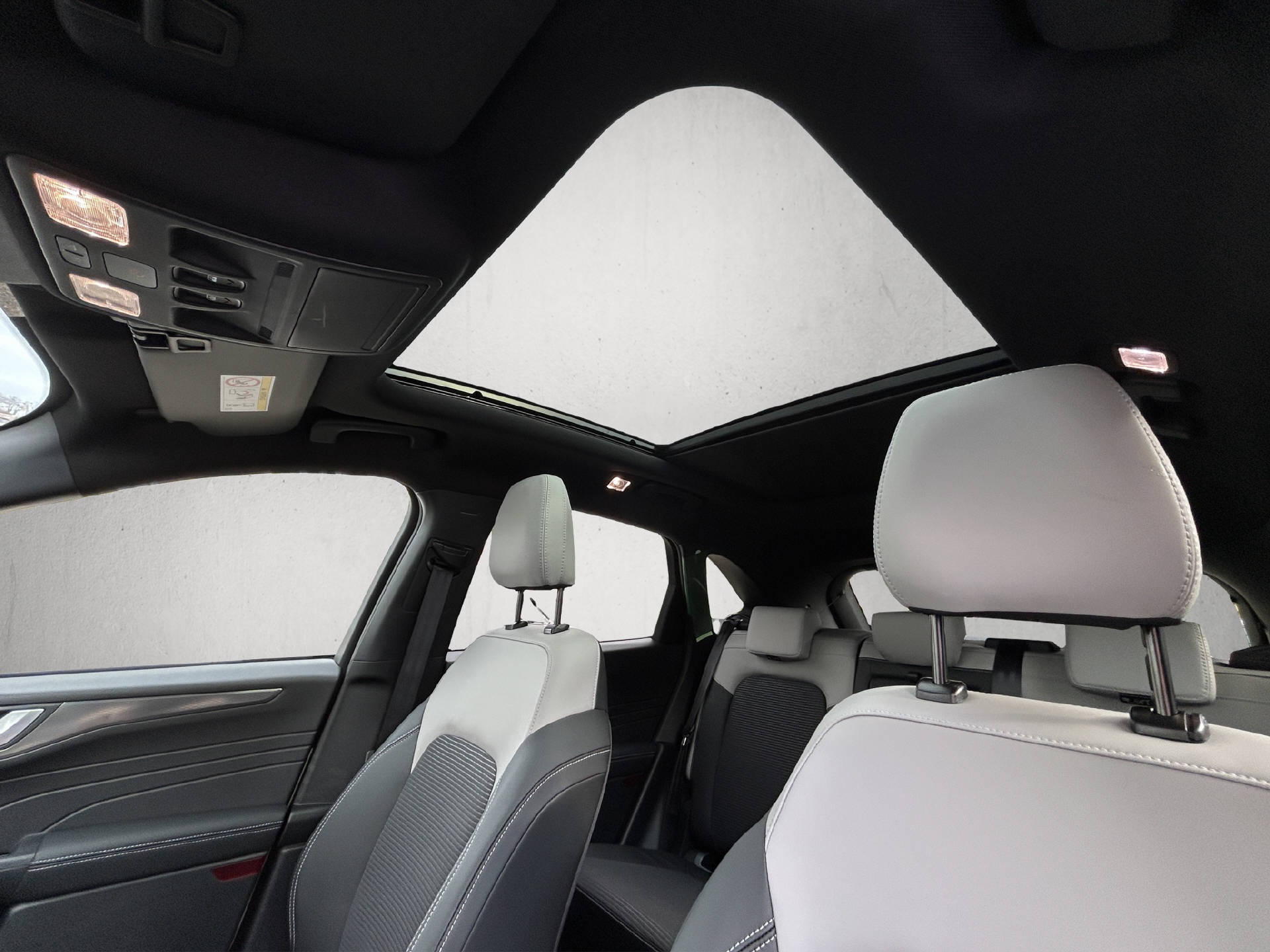 FORD Kuga 2.5 Hybrid Sound Edition 4x4-image-26