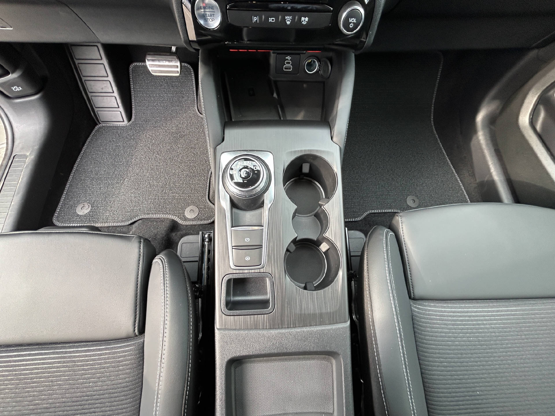 FORD Kuga 2.5 Hybrid Sound Edition 4x4-image-15
