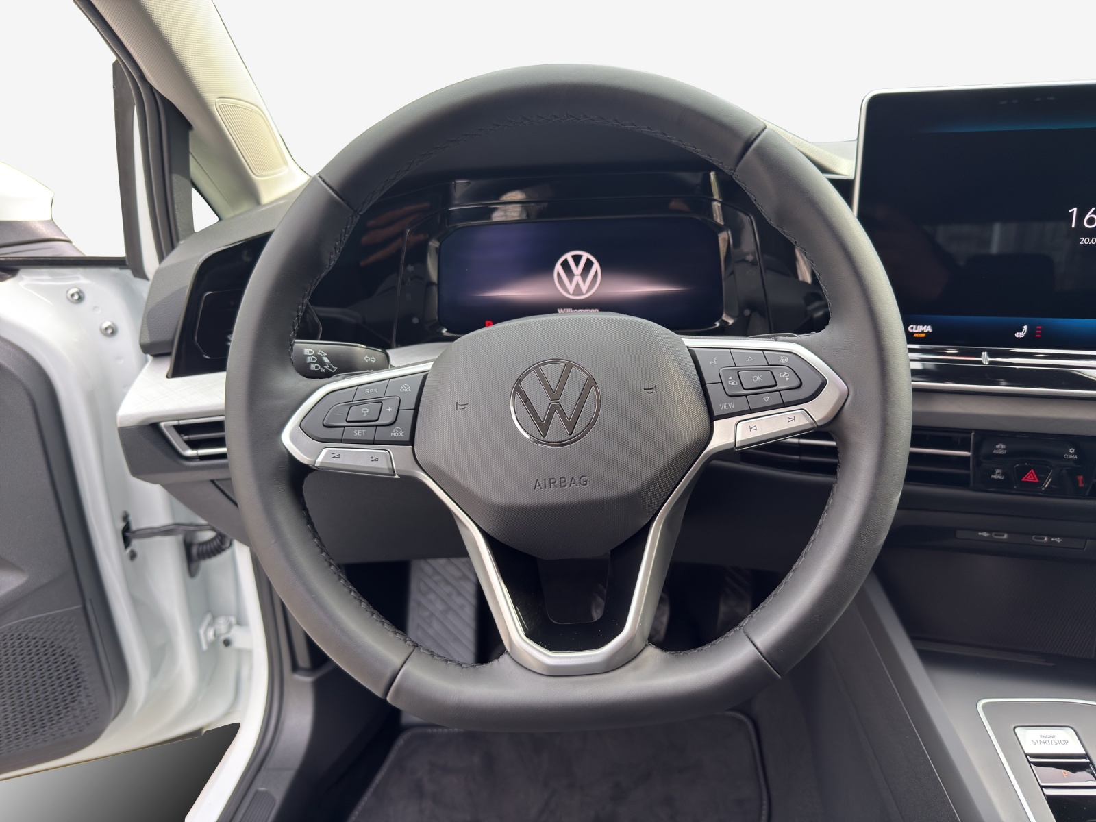 VW Golf 1.5 e TSI mHEV United DSG-image-9