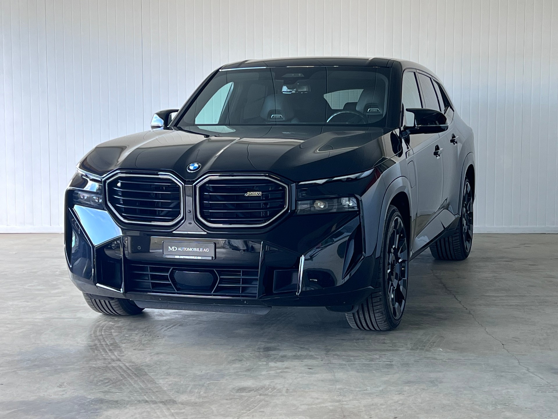 BMW XM xDrive PHEV Steptronic-image-5