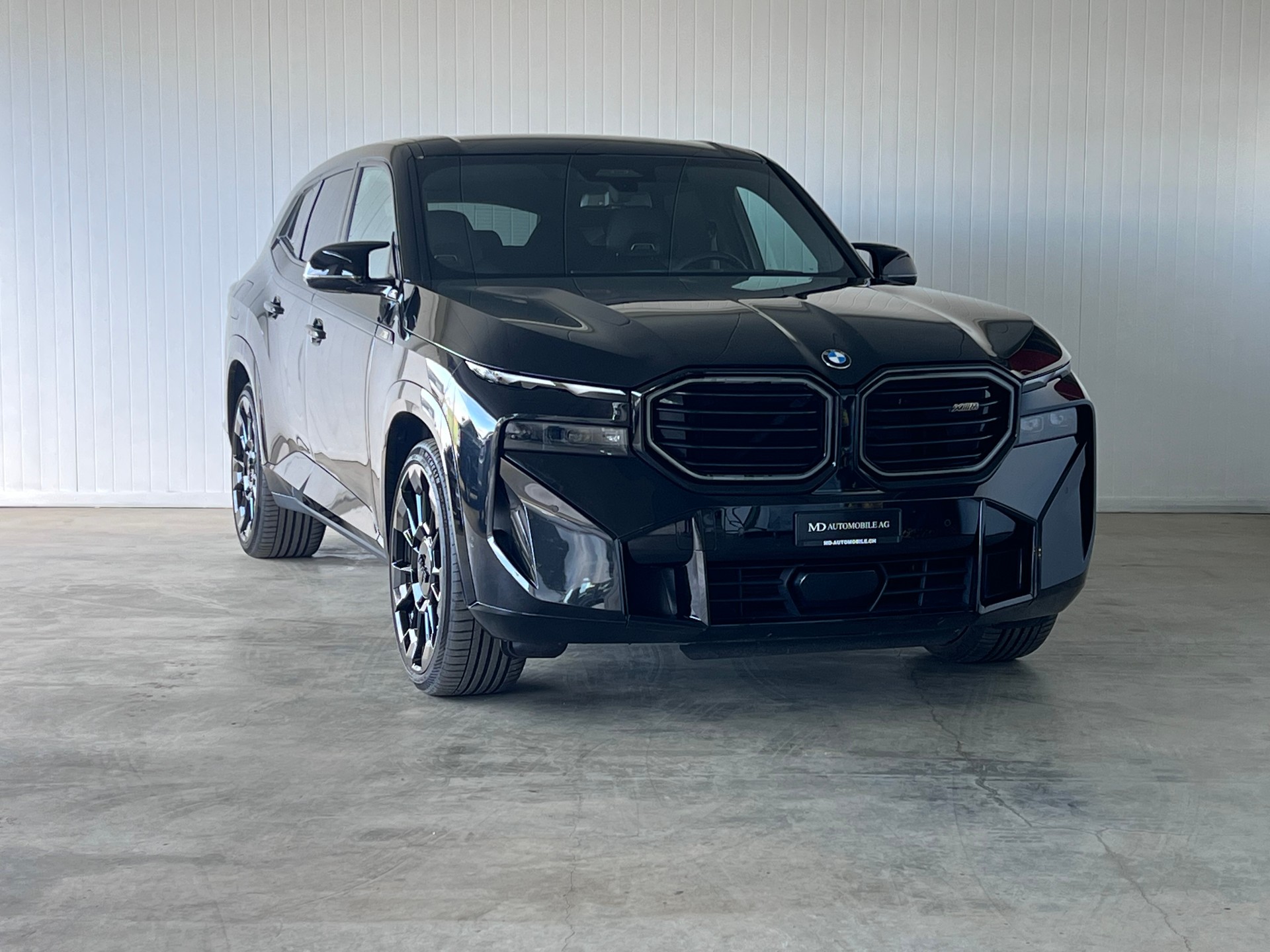 BMW XM xDrive PHEV Steptronic-showroom-element-2