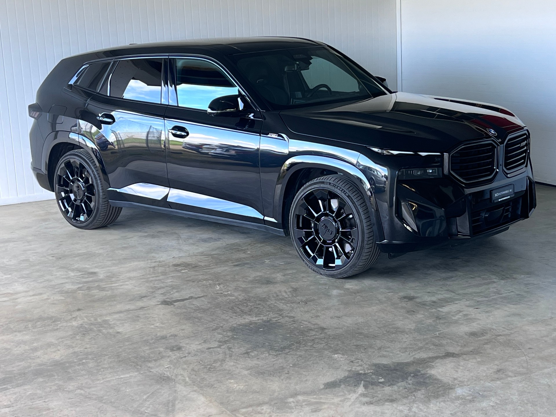 BMW XM xDrive PHEV Steptronic-showroom-element-1