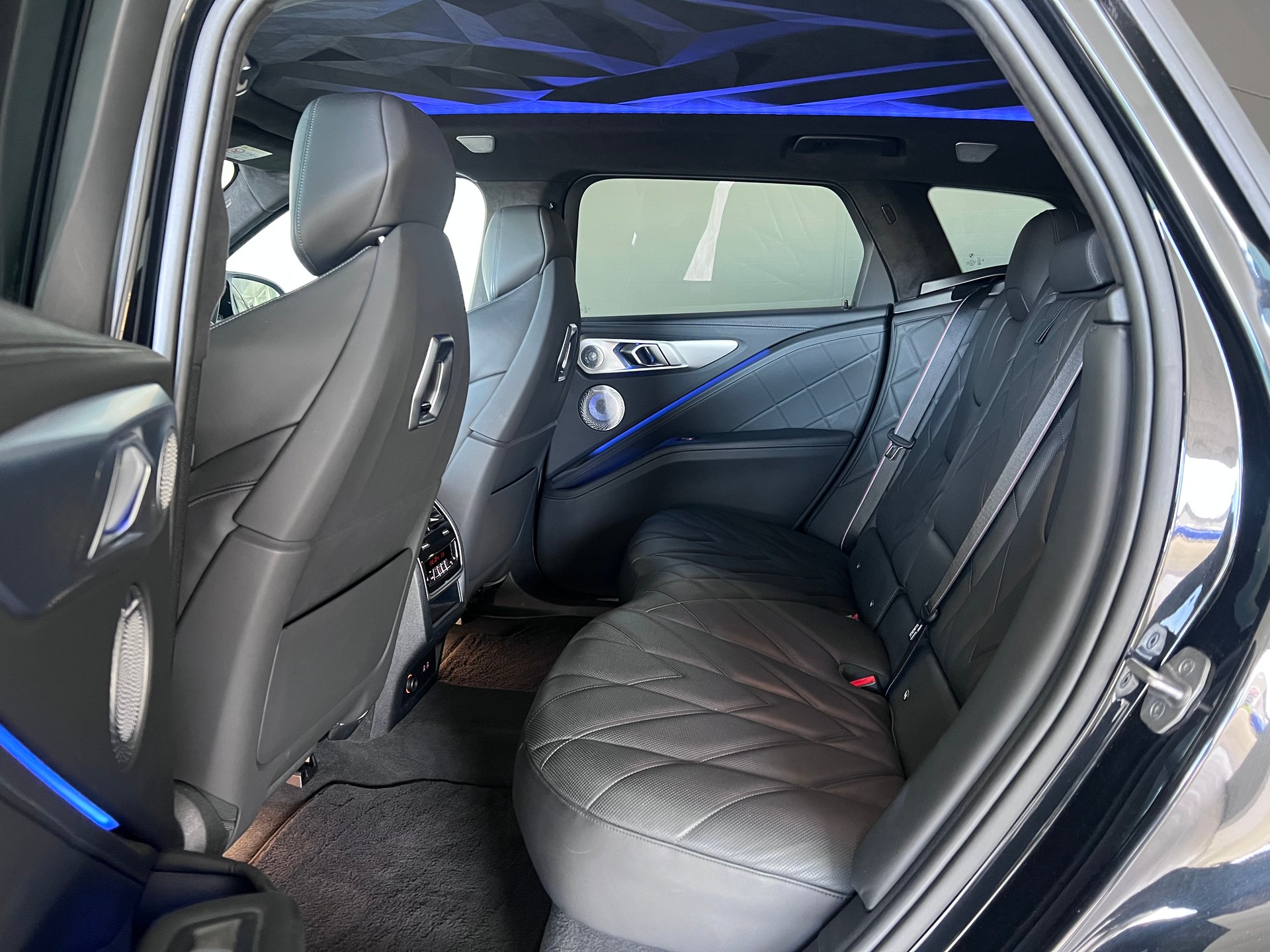BMW XM xDrive PHEV Steptronic-image-13