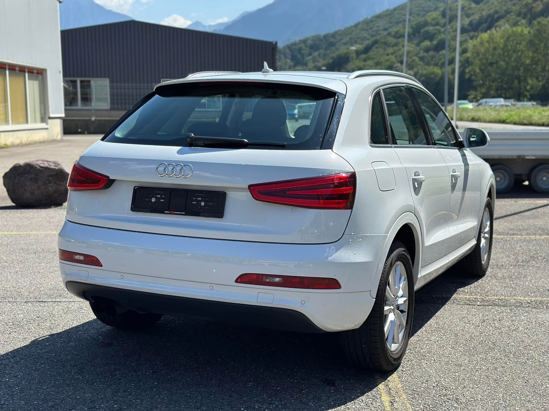 AUDI Q3 2.0 TFSI quattro S-tronic-image-2
