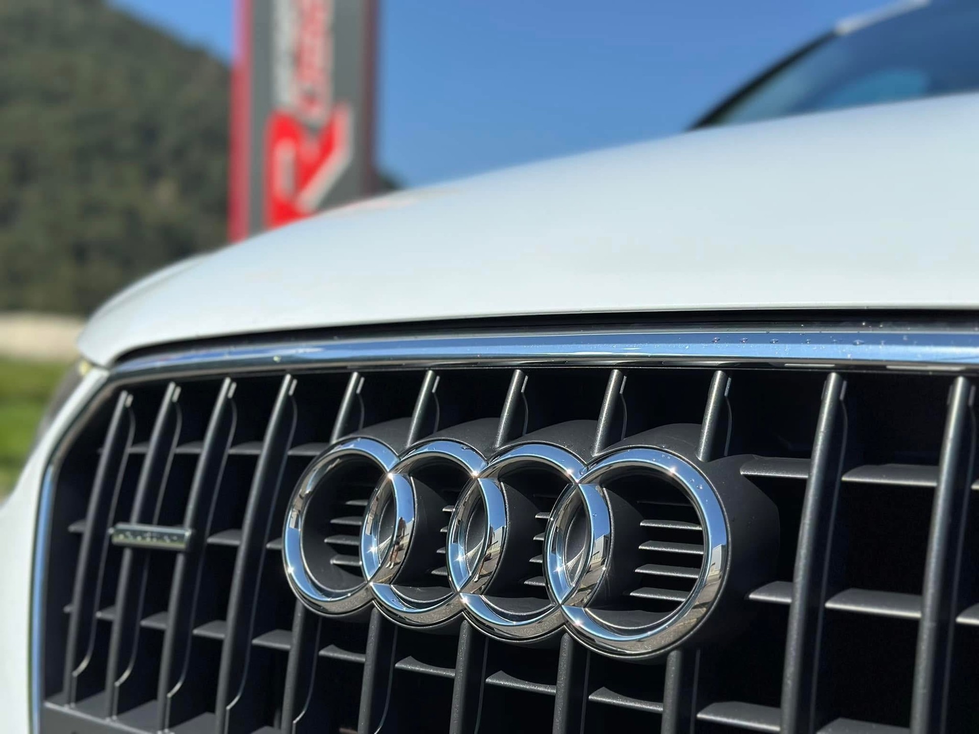 AUDI Q3 2.0 TFSI quattro S-tronic-image-3