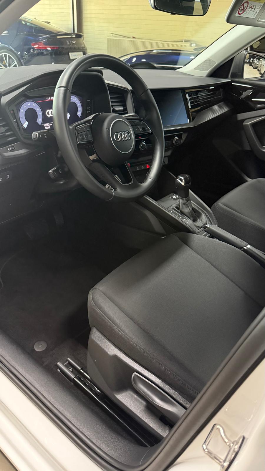 AUDI A1 Sportback 30 TFSI S-tronic-image-10