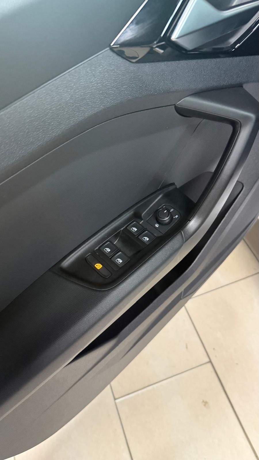 AUDI A1 Sportback 30 TFSI S-tronic-image-17