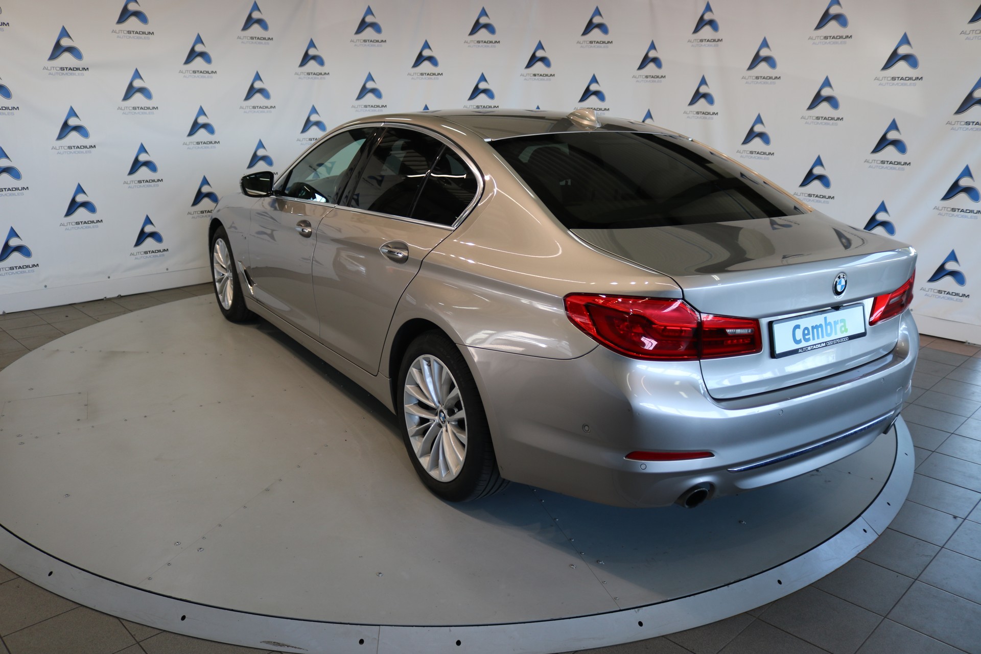 BMW 530i xDrive Luxury Line Steptronic-image-21