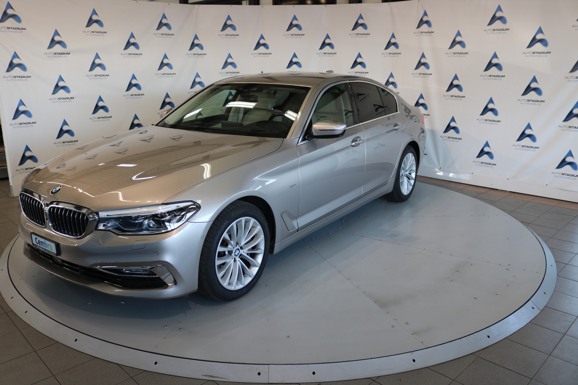 BMW 530i xDrive Luxury Line Steptronic-image-11