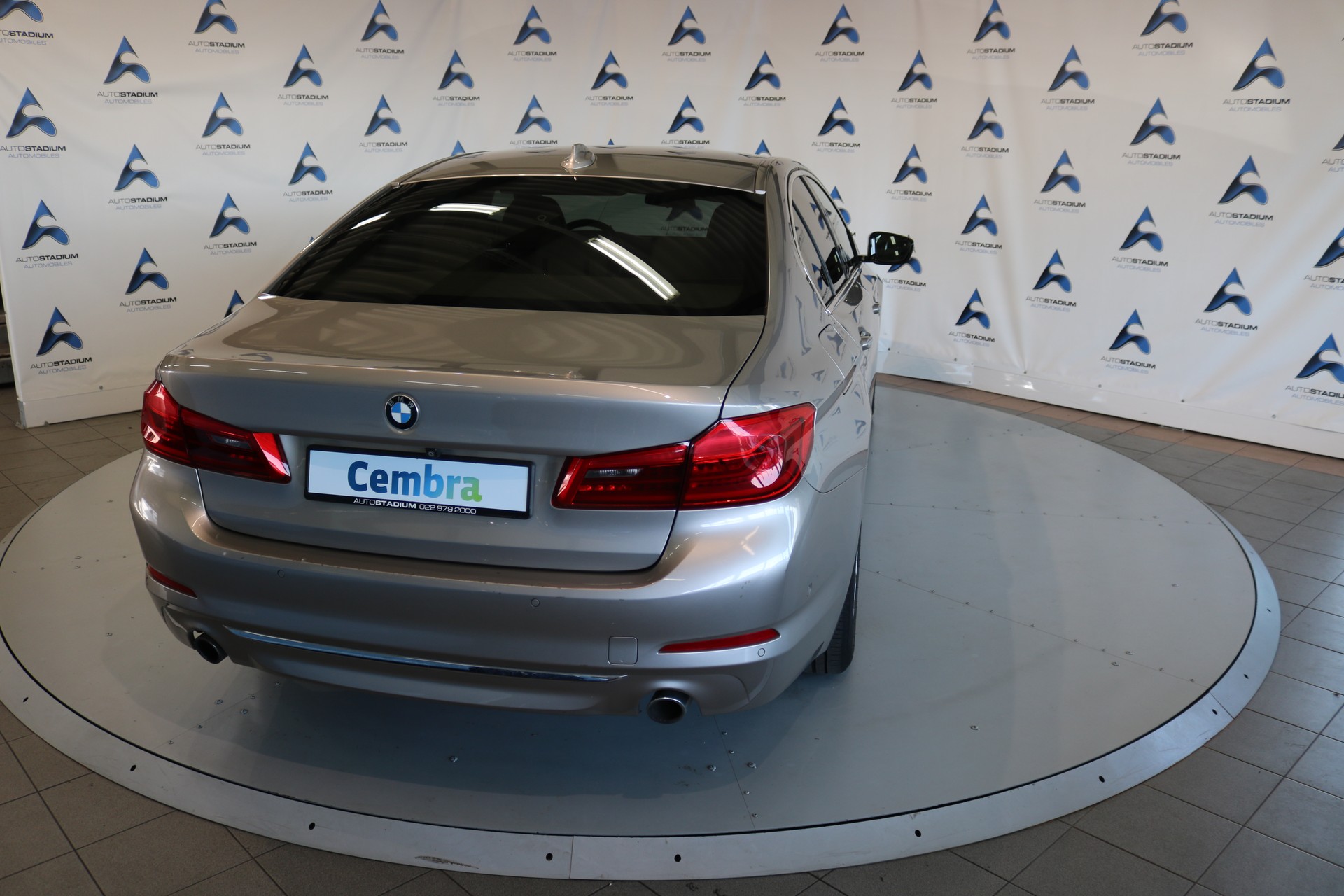 BMW 530i xDrive Luxury Line Steptronic-image-25