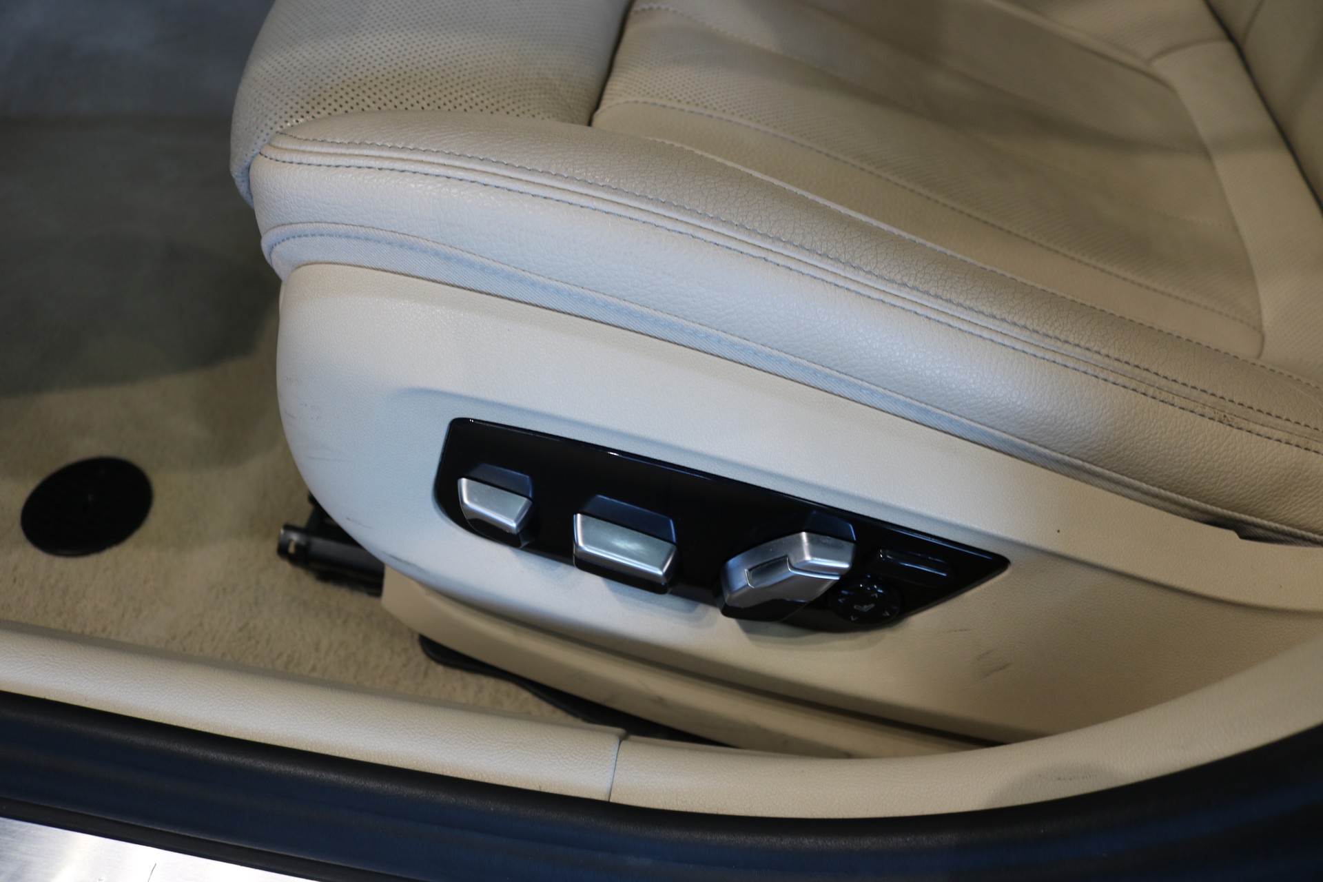 BMW 530i xDrive Luxury Line Steptronic-image-50