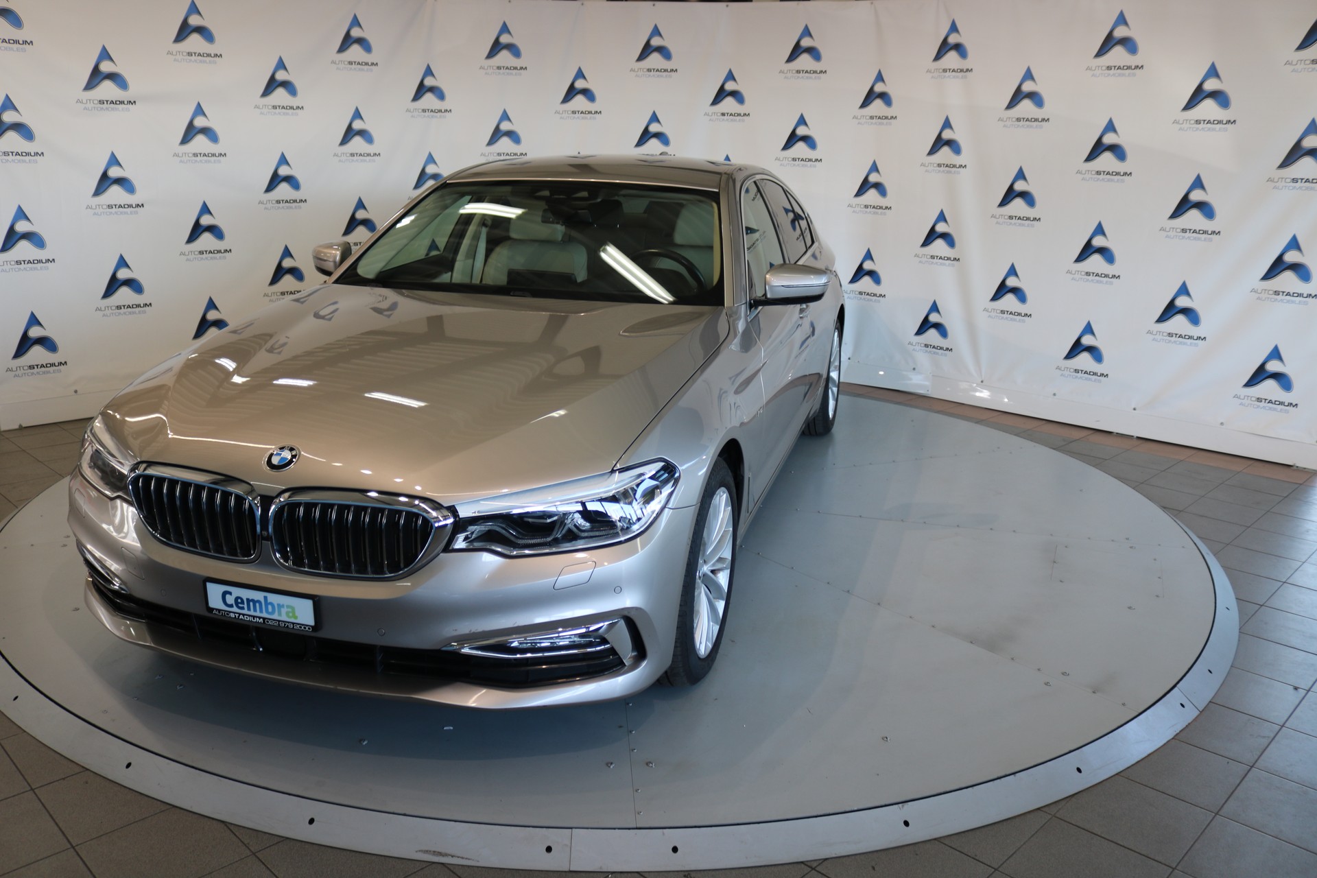 BMW 530i xDrive Luxury Line Steptronic-image-9