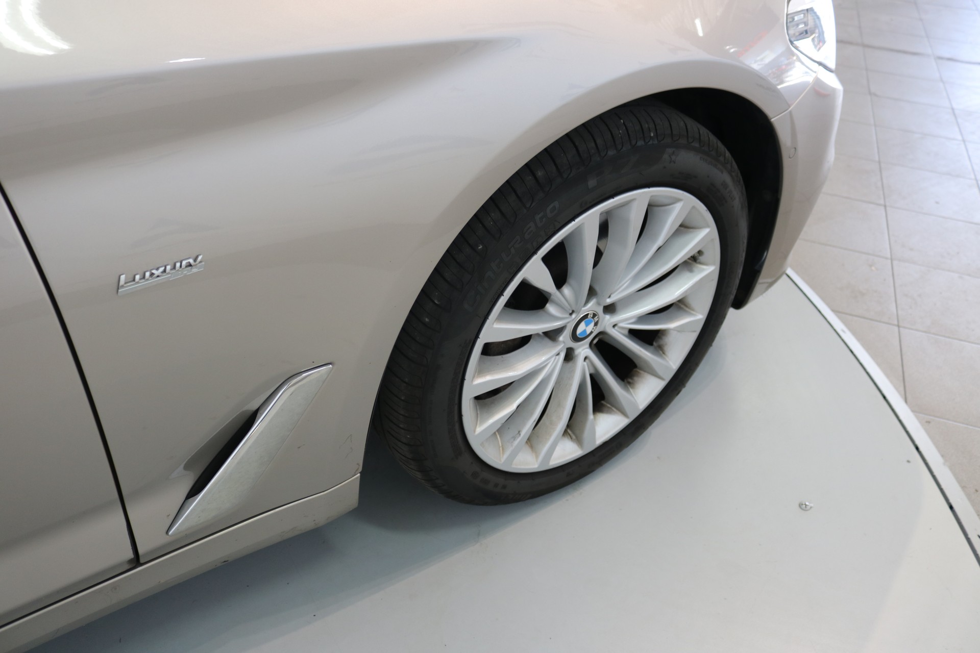 BMW 530i xDrive Luxury Line Steptronic-image-41