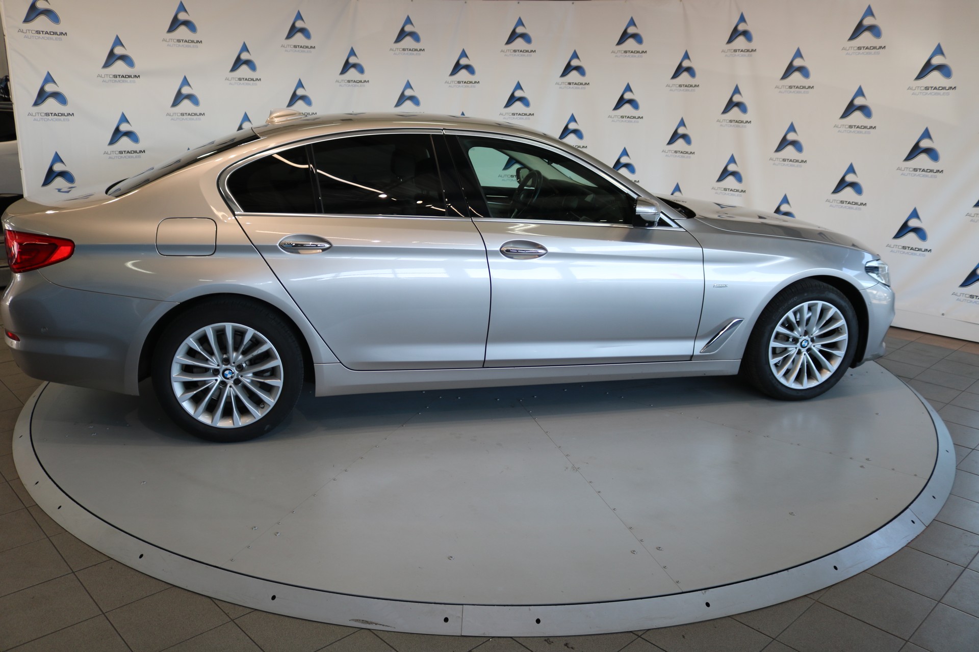 BMW 530i xDrive Luxury Line Steptronic-image-30