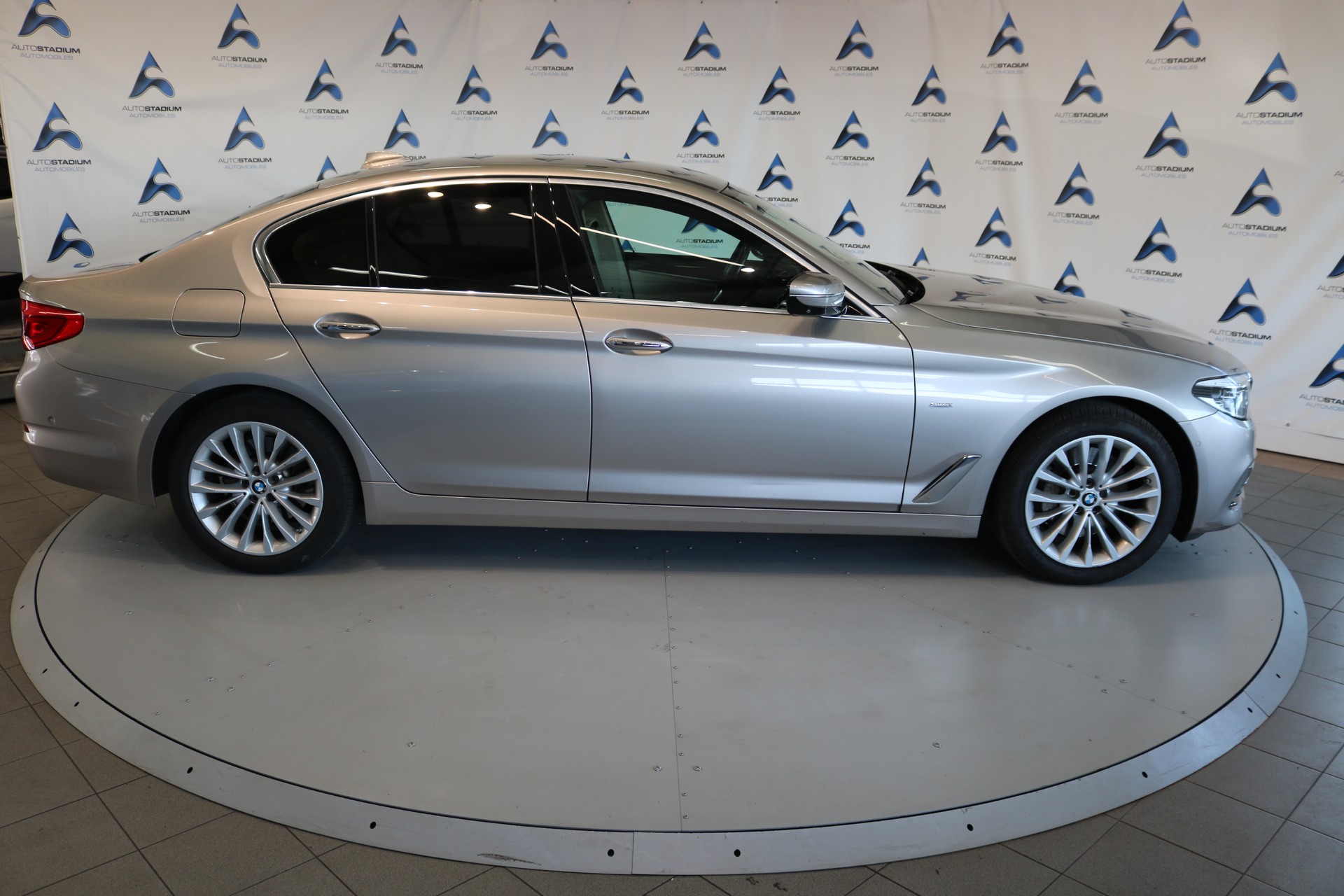 BMW 530i xDrive Luxury Line Steptronic-image-31