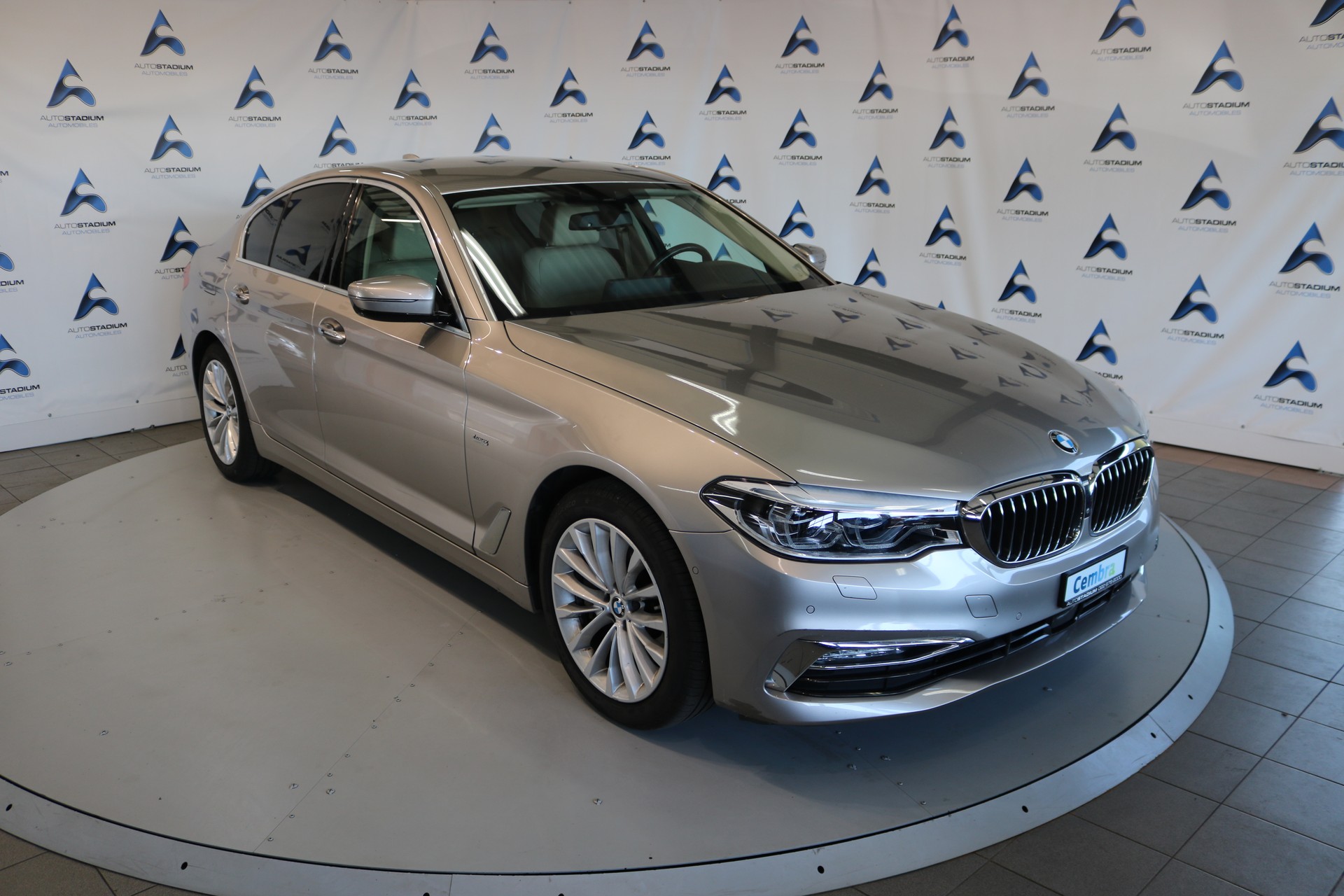 BMW 530i xDrive Luxury Line Steptronic-image-34