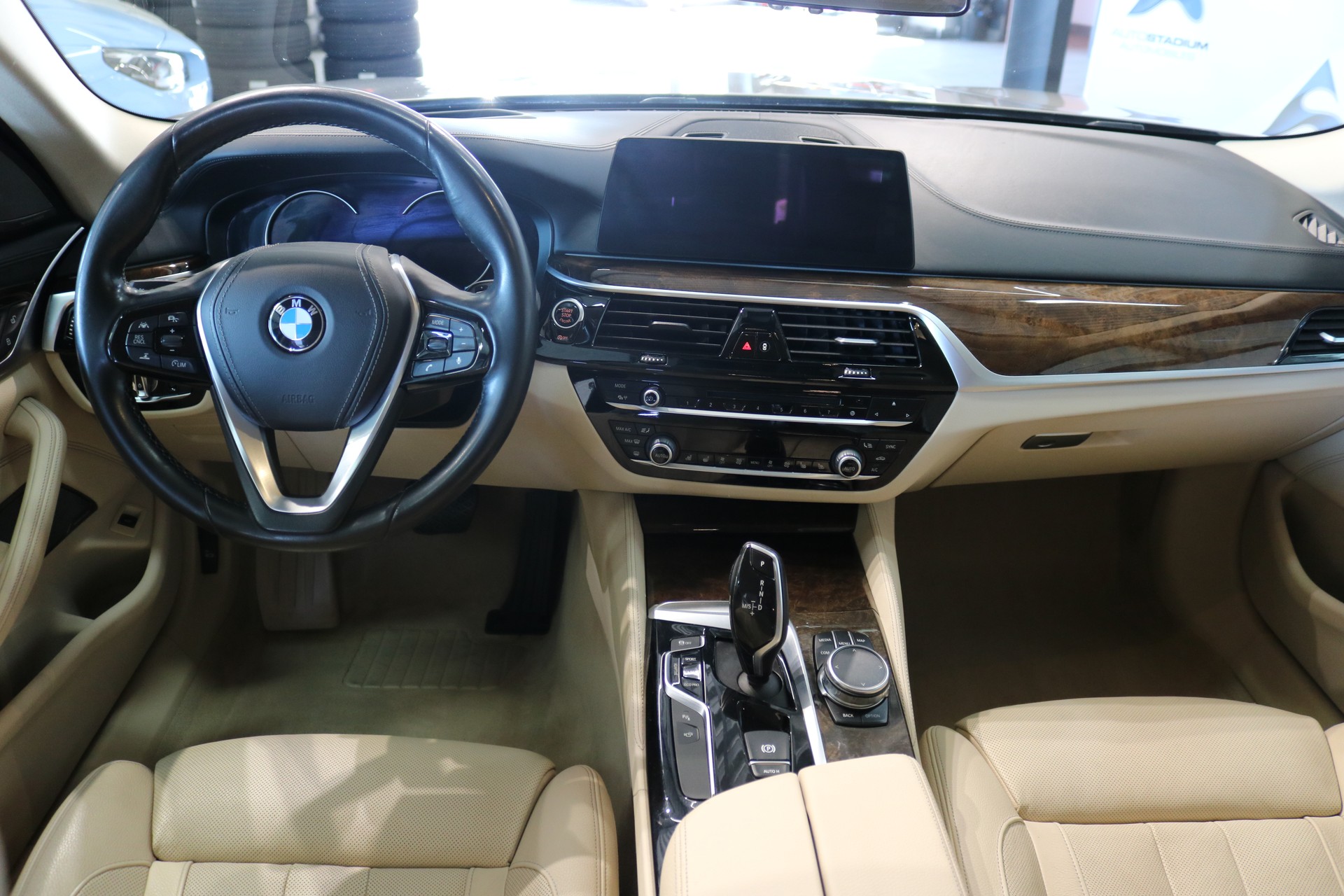 BMW 530i xDrive Luxury Line Steptronic-image-1