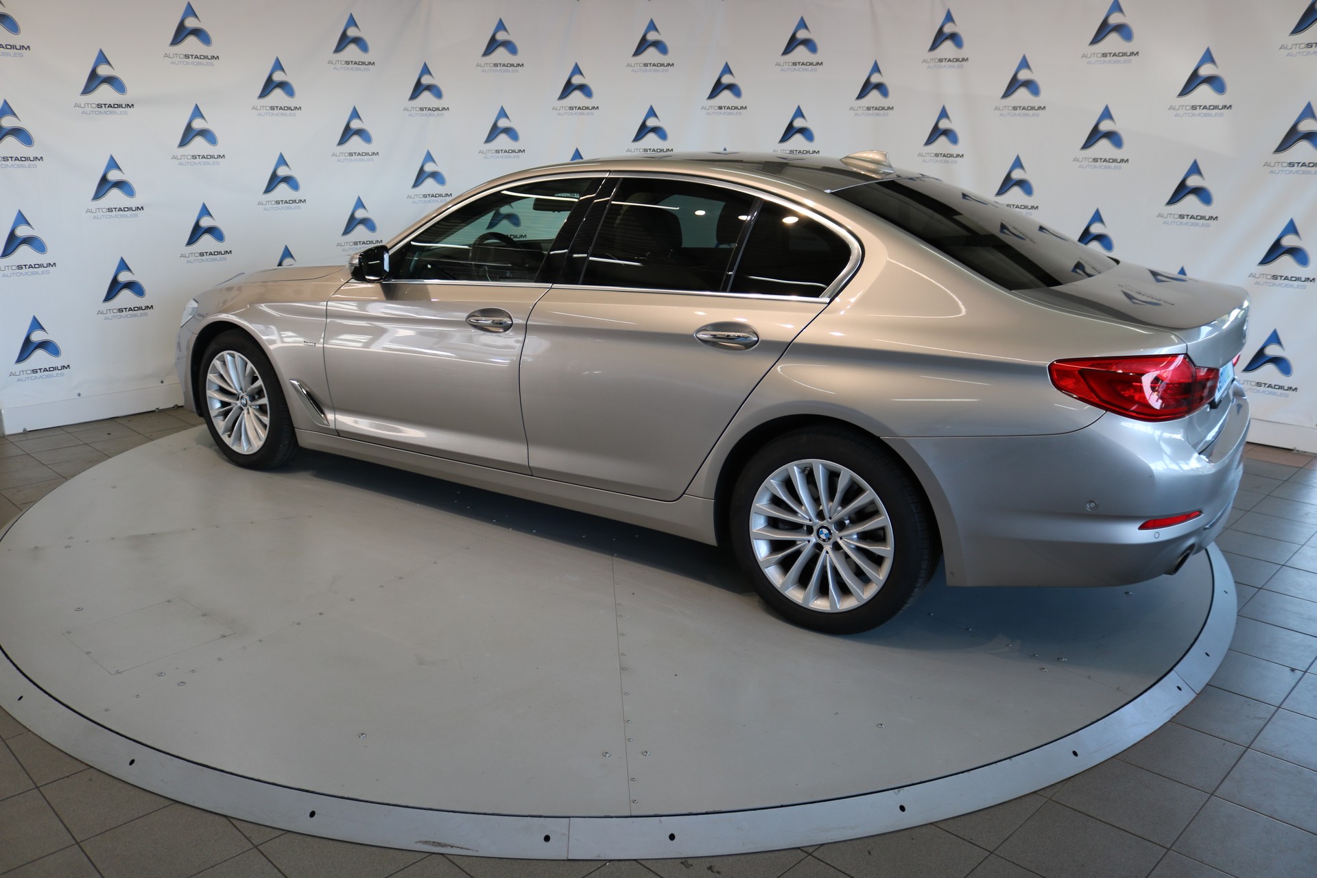 BMW 530i xDrive Luxury Line Steptronic-image-20