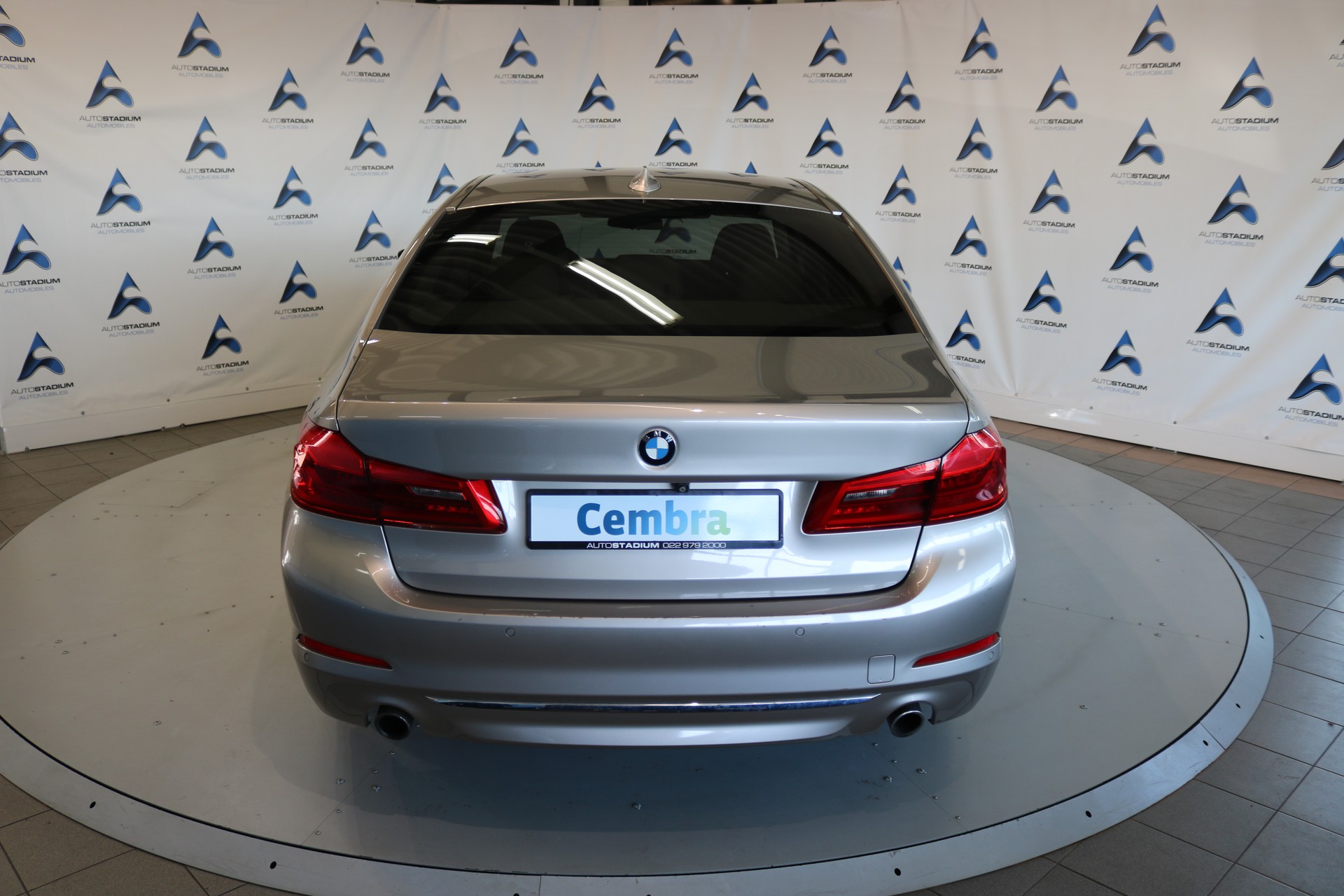 BMW 530i xDrive Luxury Line Steptronic-image-24