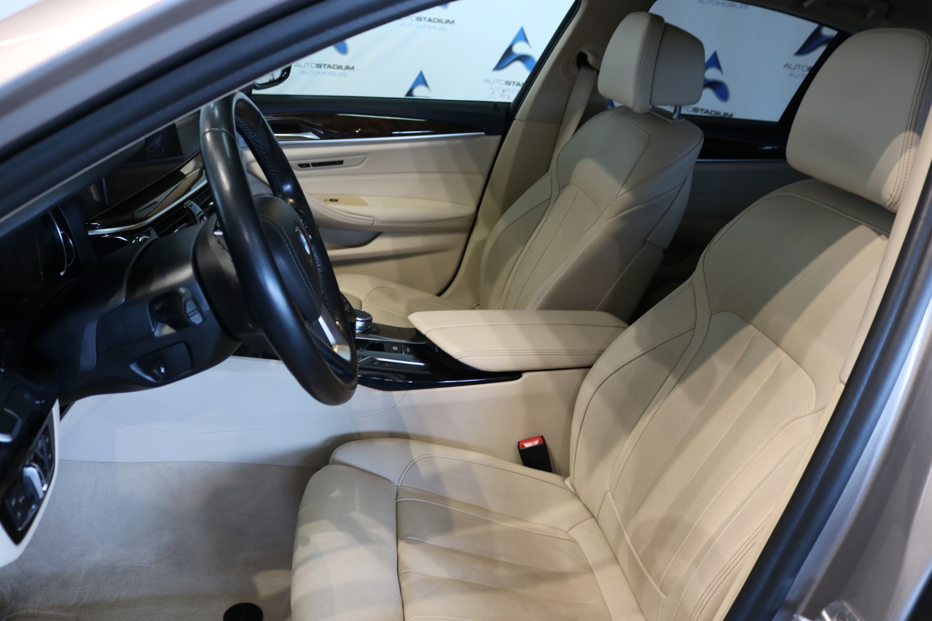 BMW 530i xDrive Luxury Line Steptronic-image-49