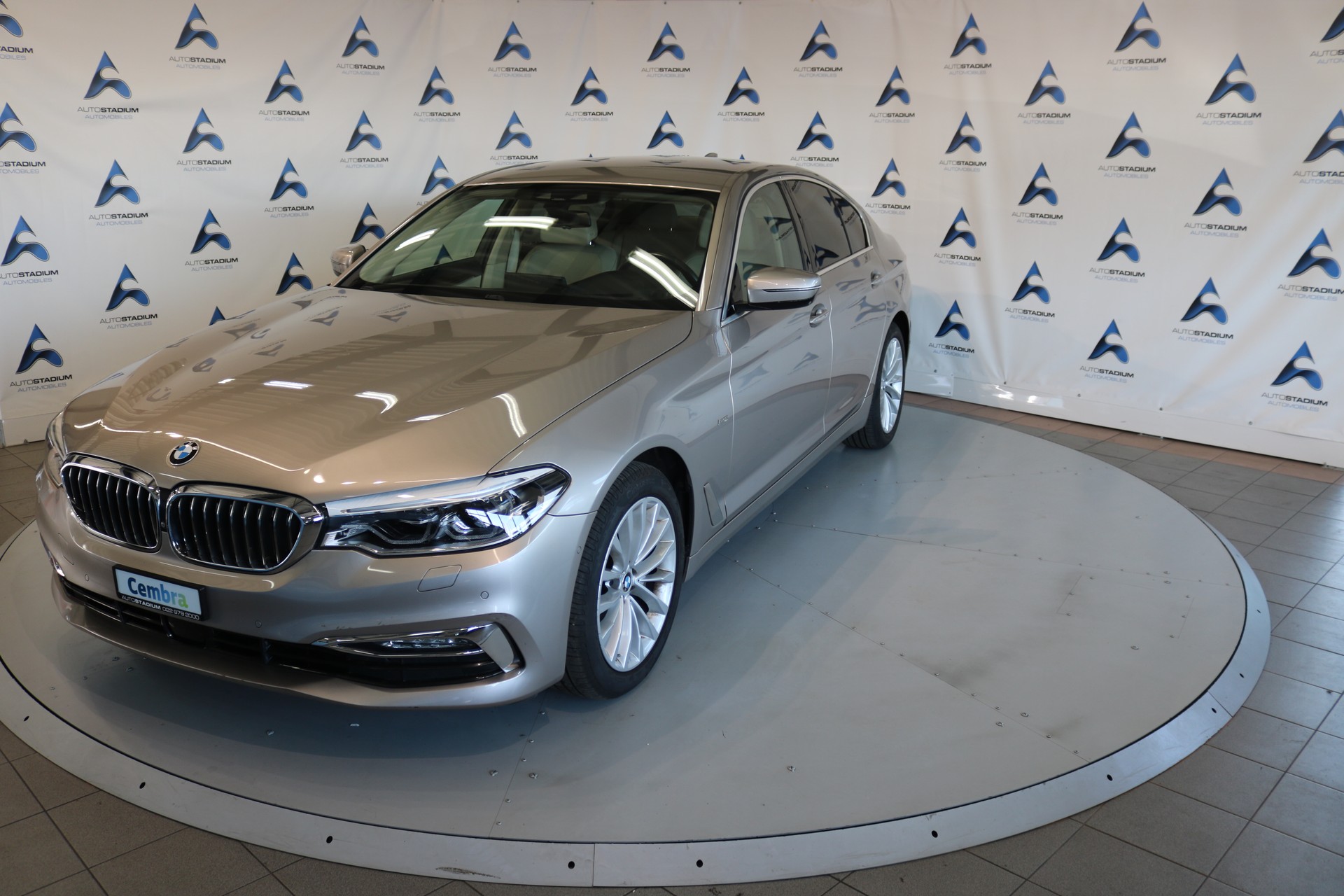 BMW 530i xDrive Luxury Line Steptronic-image-10