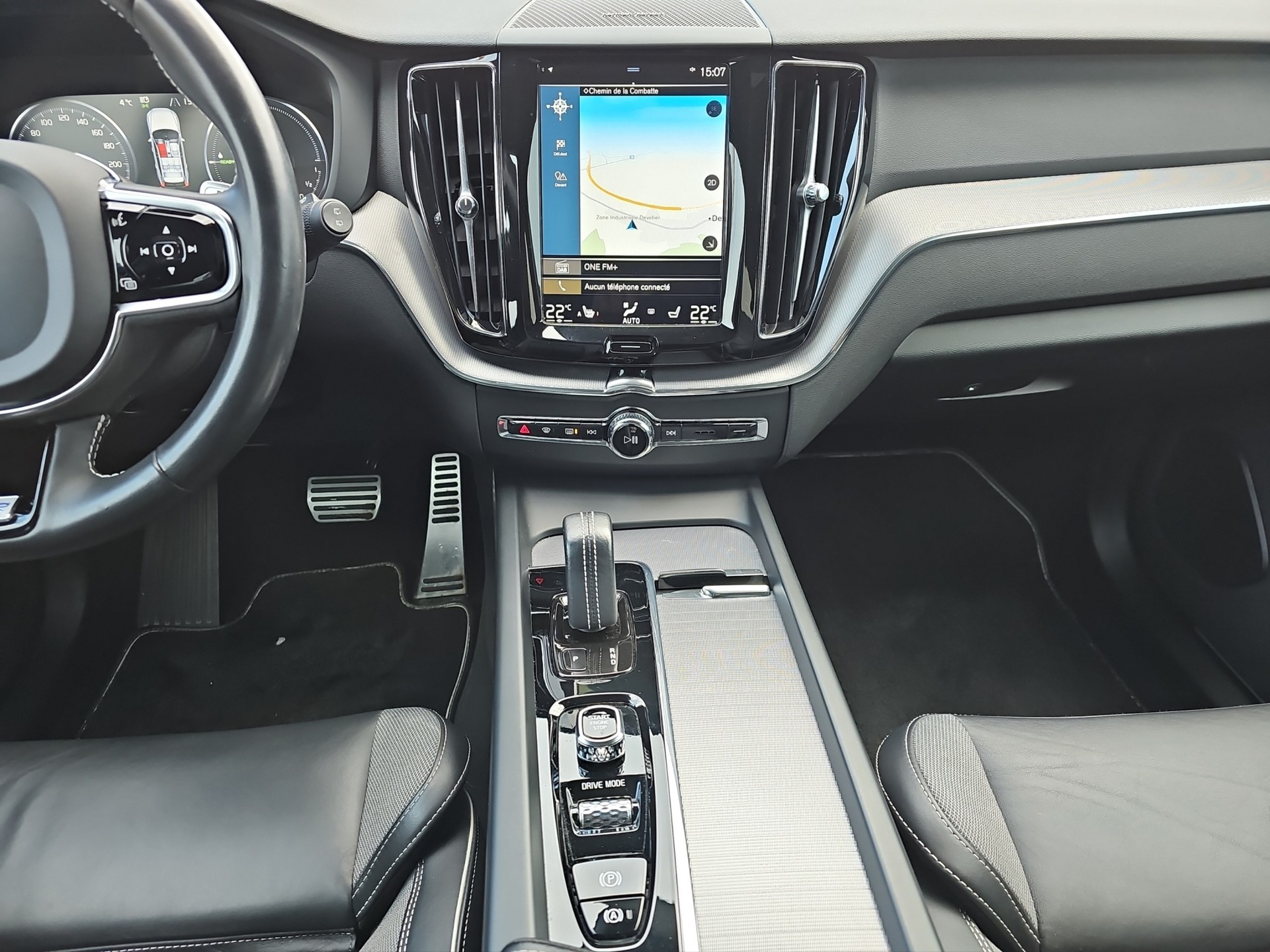 VOLVO XC60 2.0 T8 TE R-Design eAWD-image-8