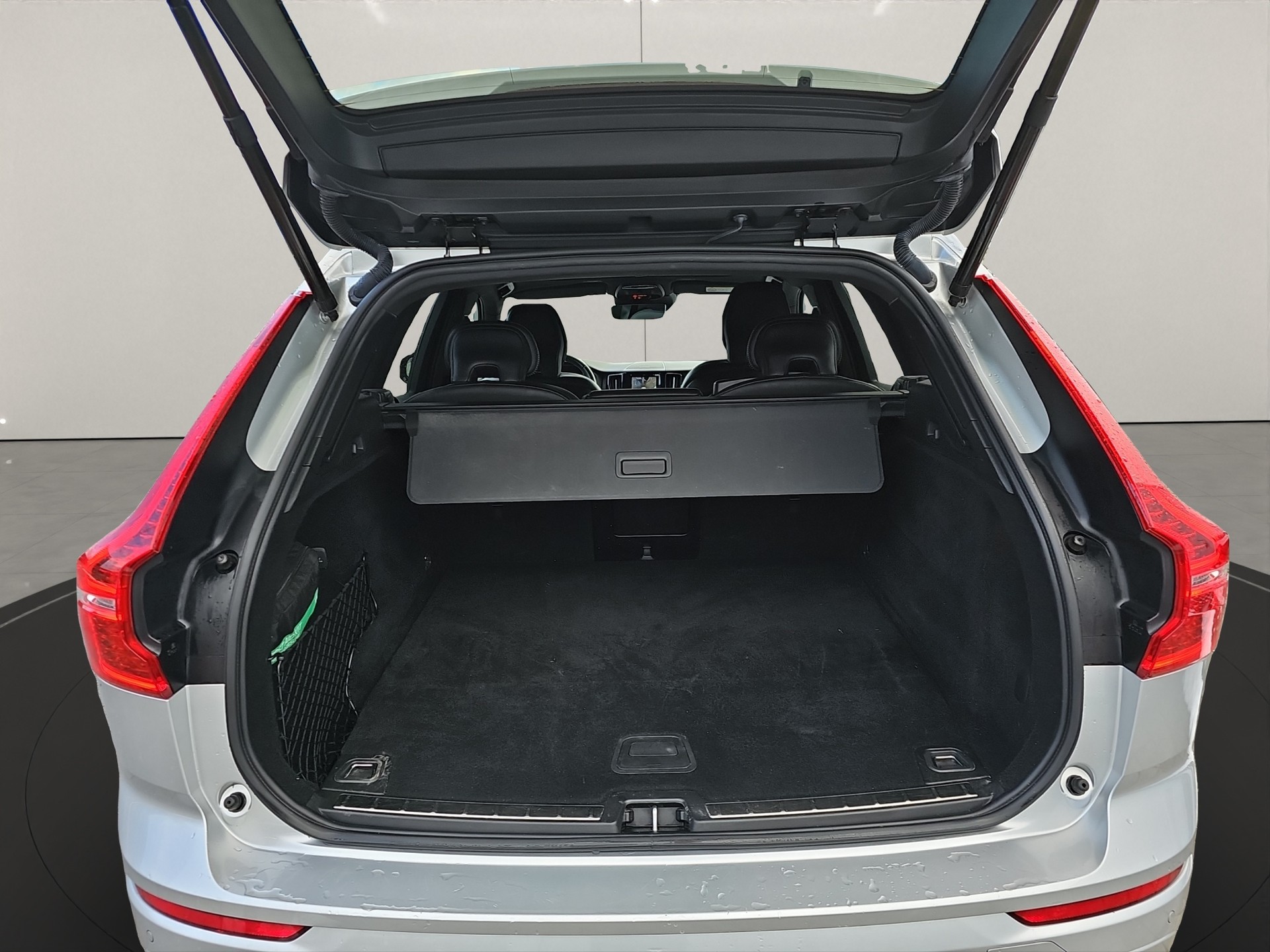 VOLVO XC60 2.0 T8 TE R-Design eAWD-image-11