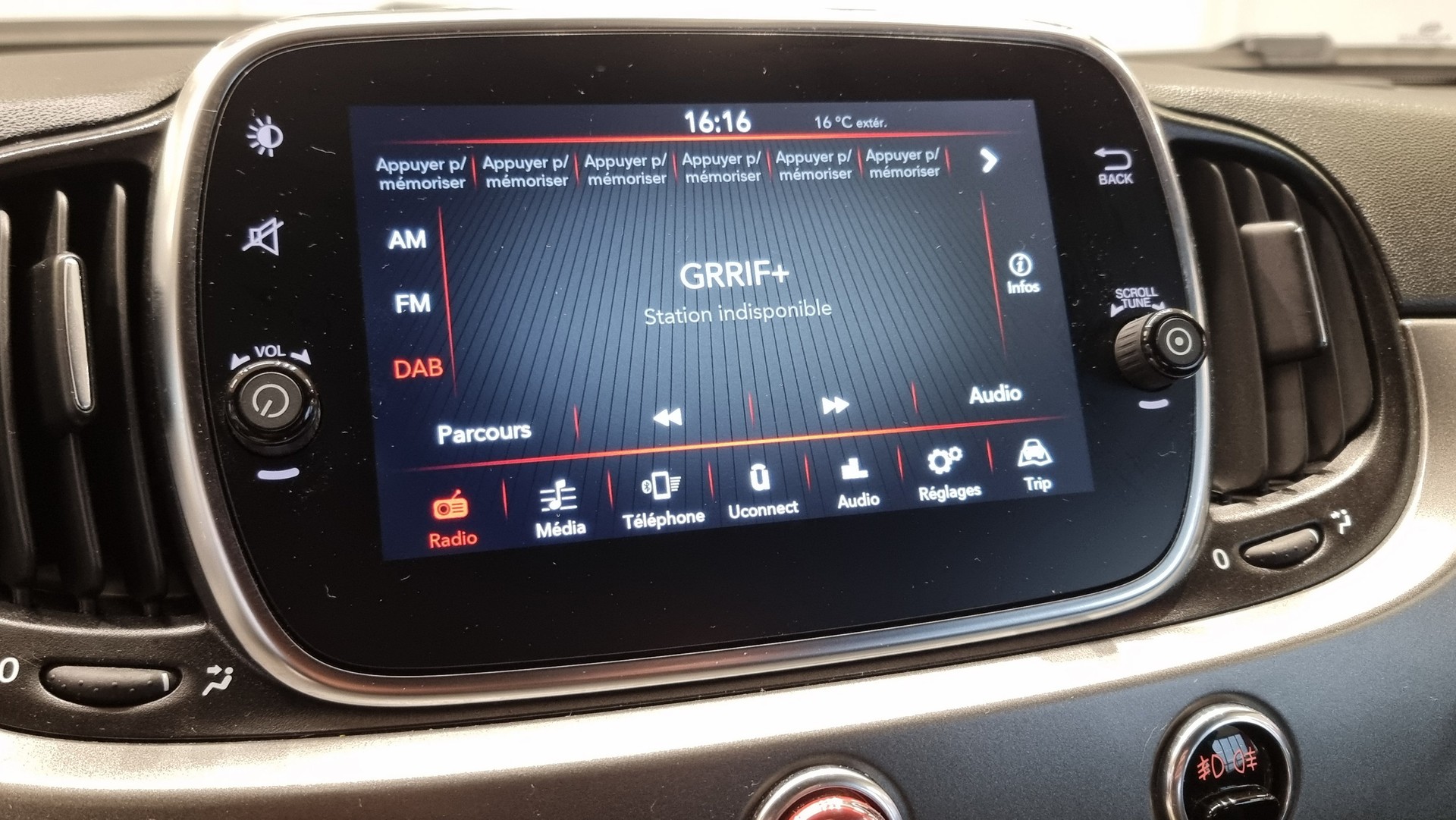 FIAT 500 C 1.0 Hybrid Sport-image-11