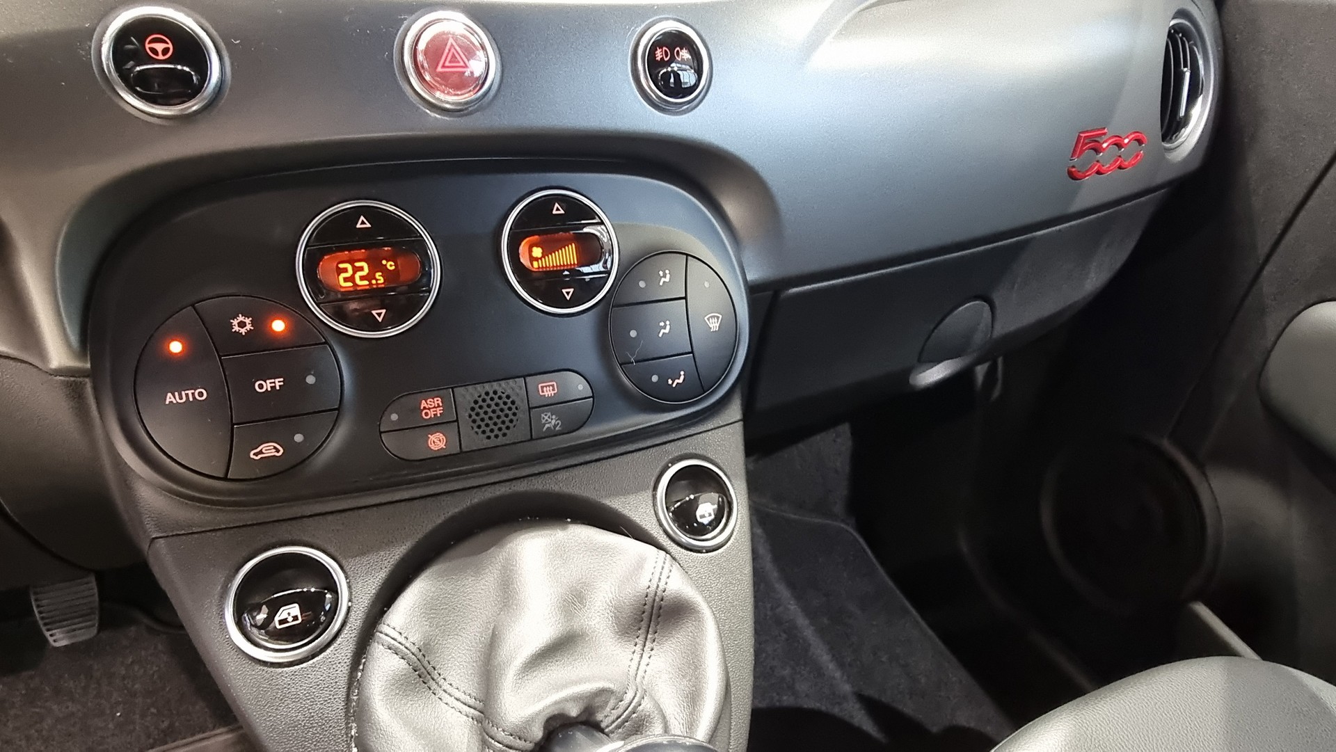 FIAT 500 C 1.0 Hybrid Sport-image-10