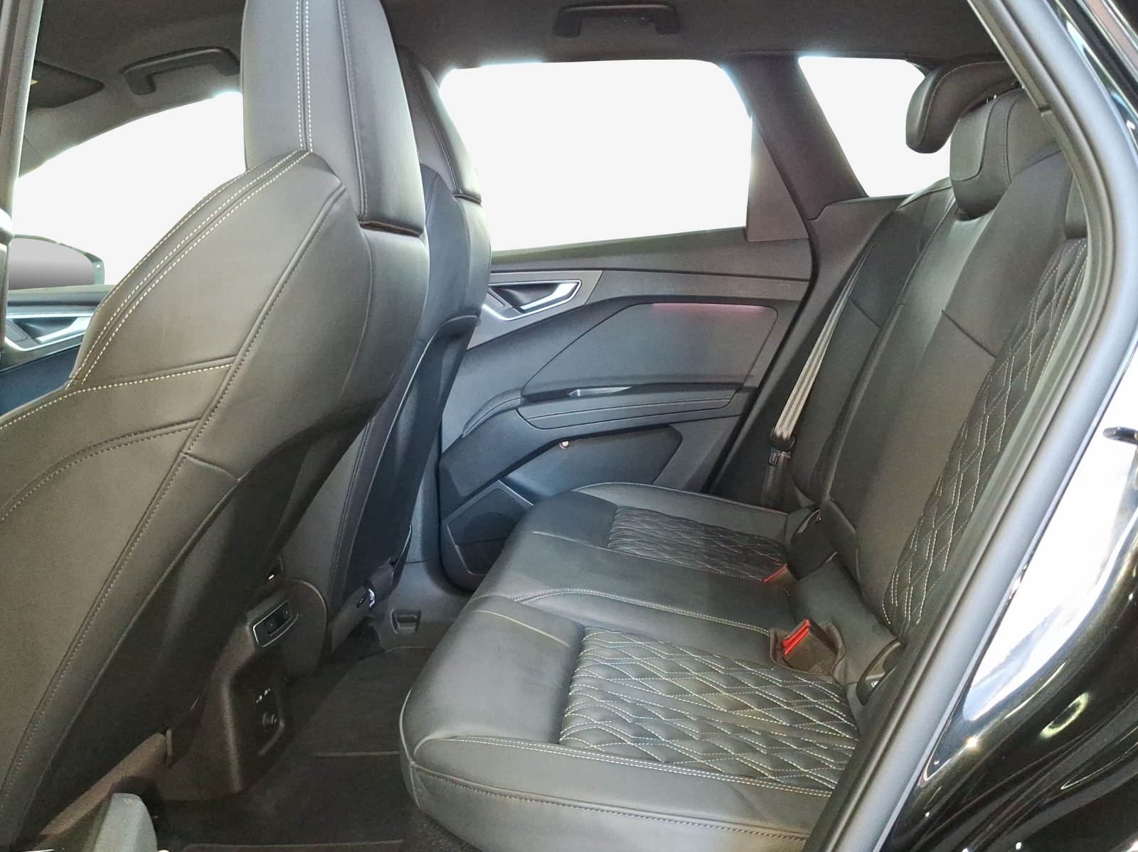 AUDI Q4 e-tron 50 quattro-image-12