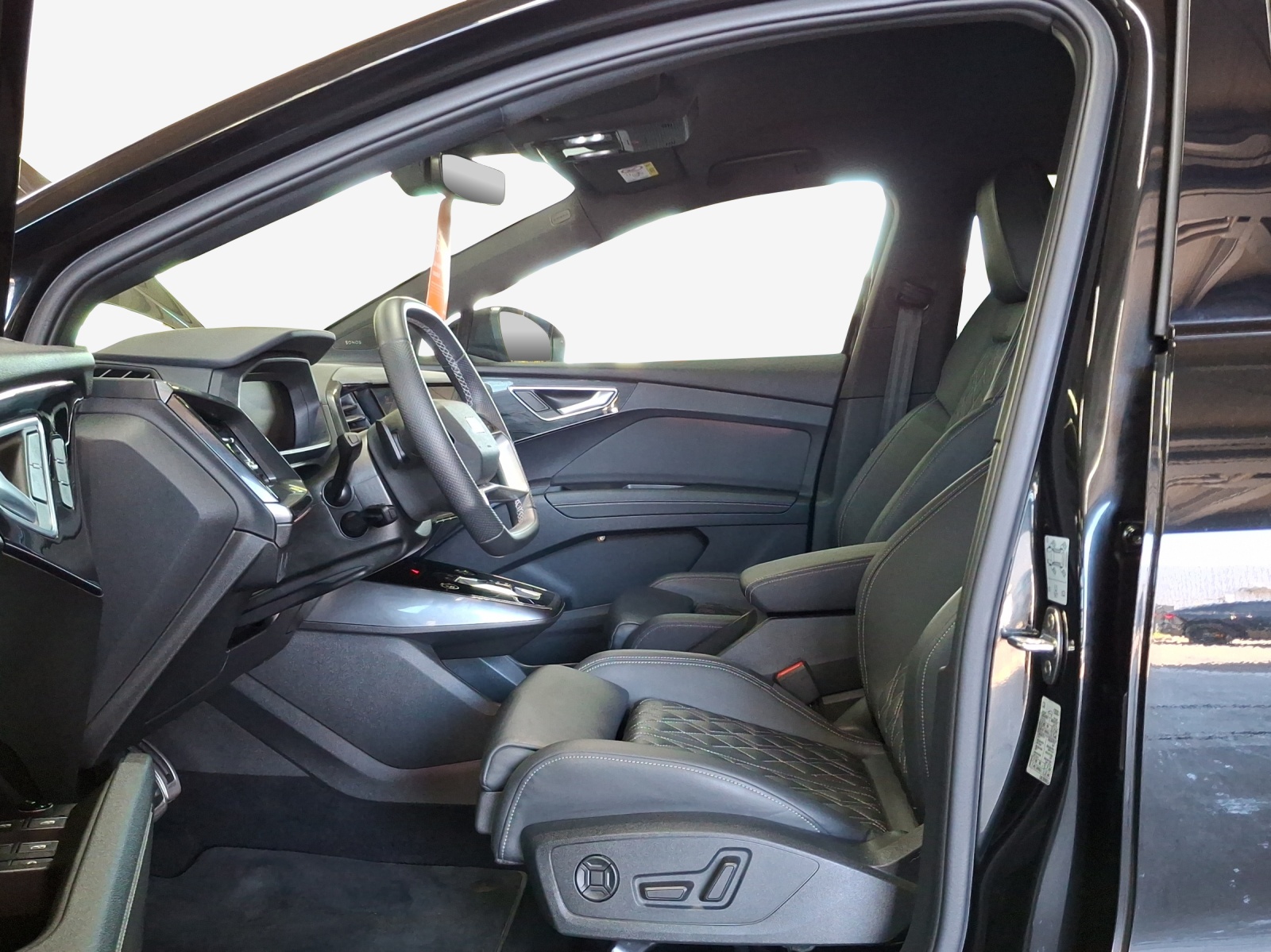 AUDI Q4 e-tron 50 quattro-image-8