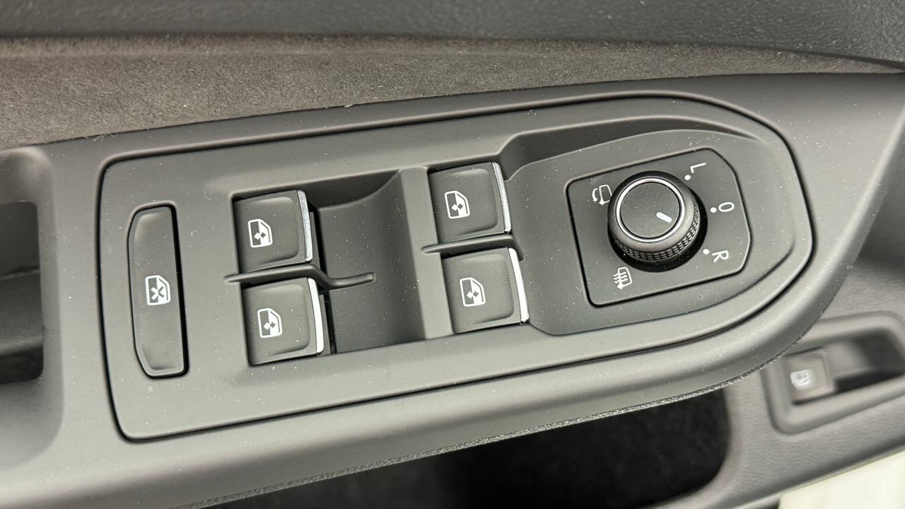 VW Golf VIII 1.5 TSI PHEV Limited-image-8
