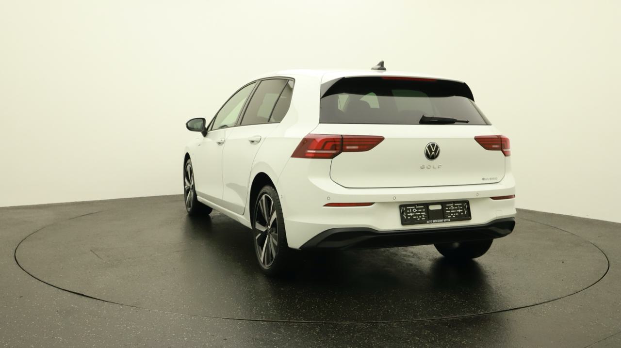 VW Golf VIII 1.5 TSI PHEV Limited-image-3