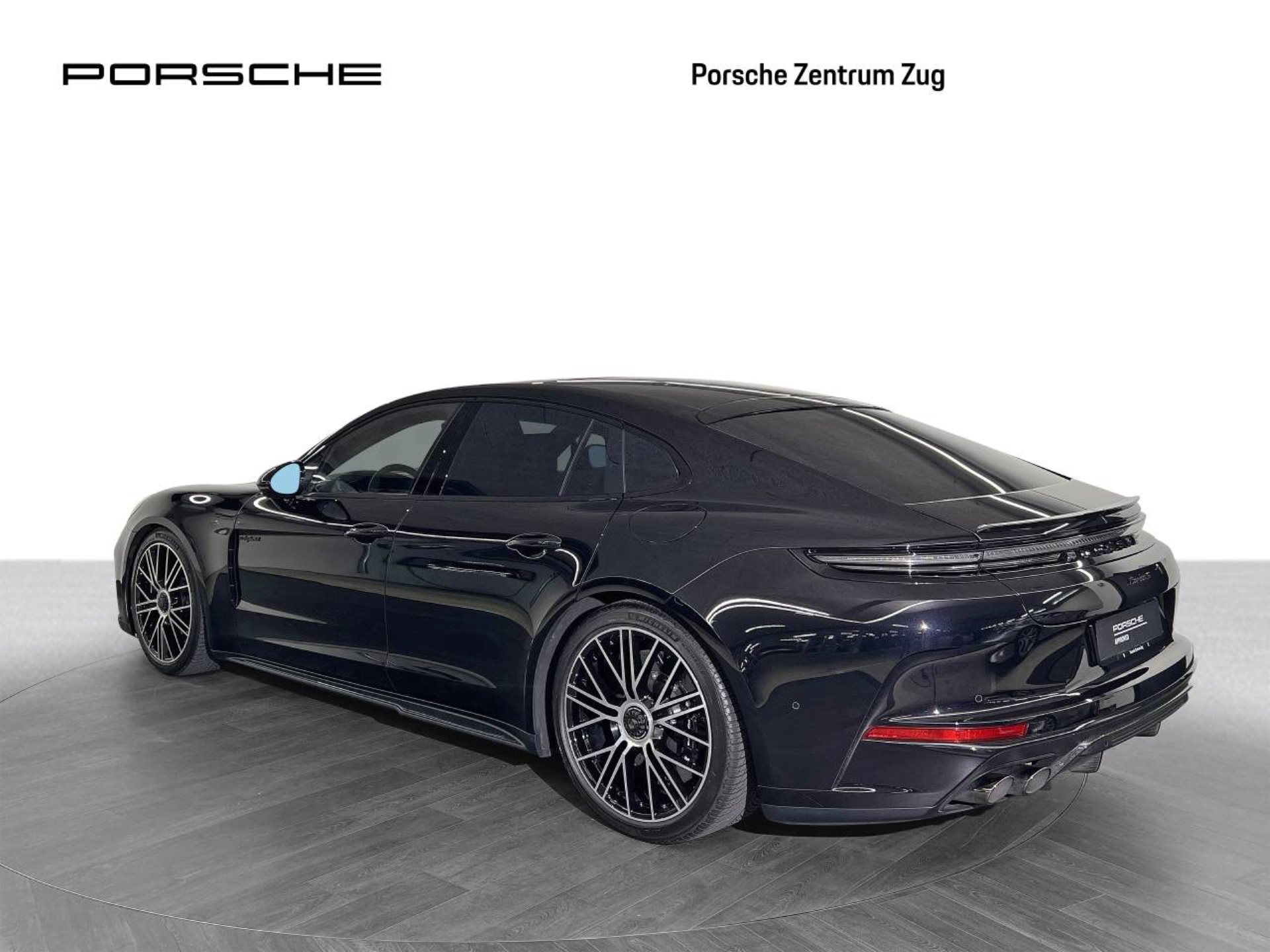 PORSCHE Panamera Turbo S E-Hybrid-showroom-element-2