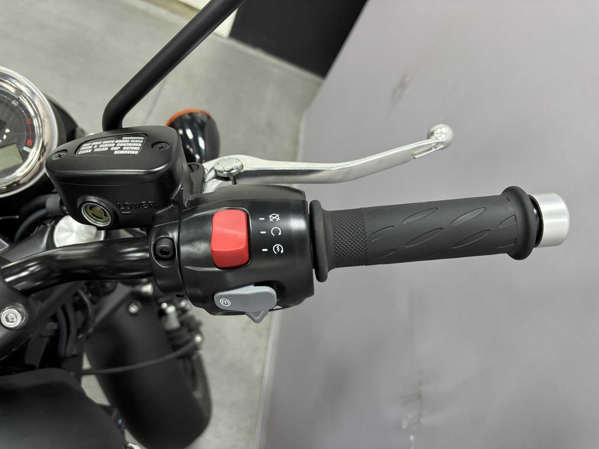 TRIUMPH Bonneville T120 Black-image-5