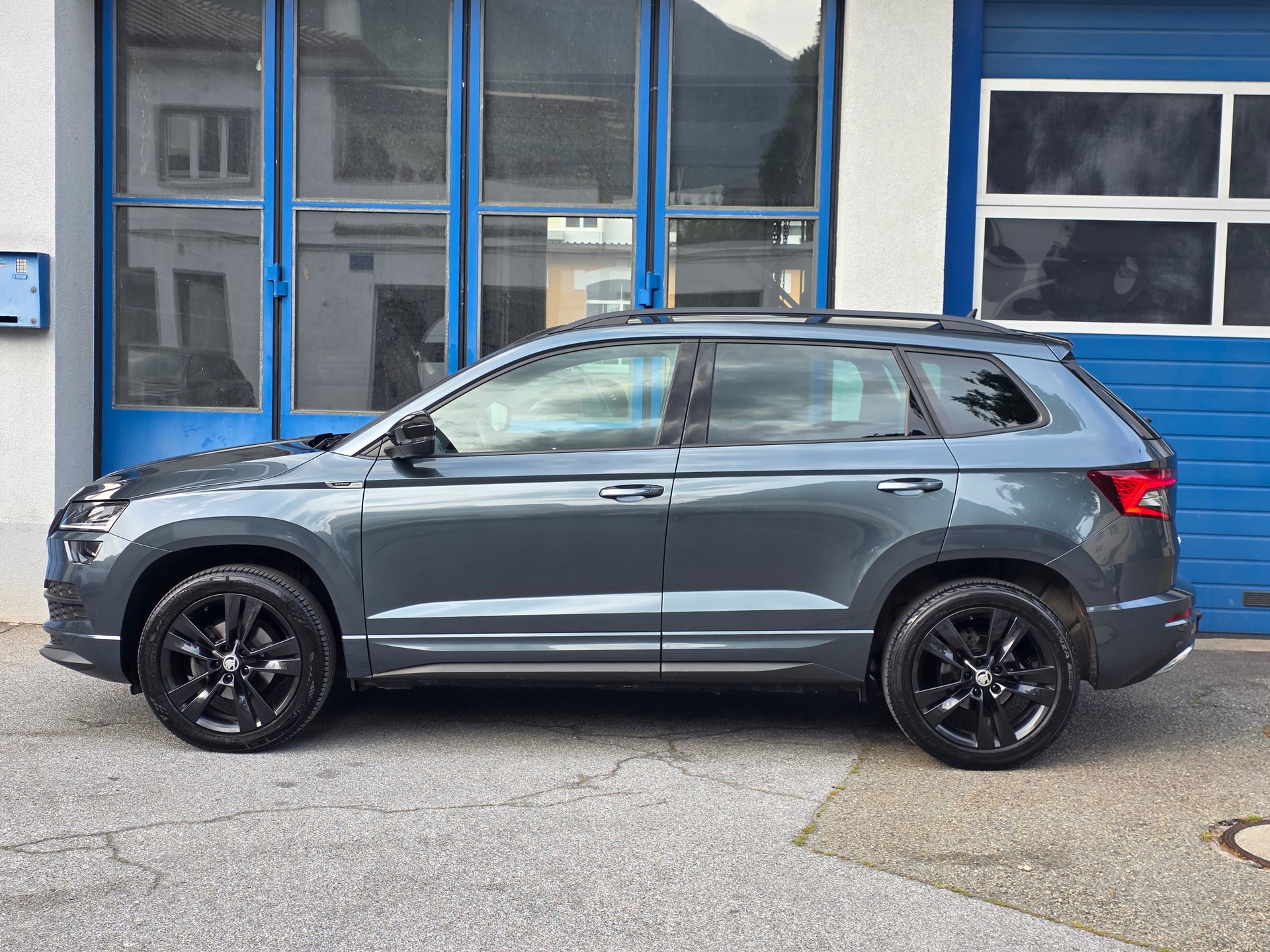 SKODA Karoq 1.5 TSI ACT SportLine DSG-showroom-element-2