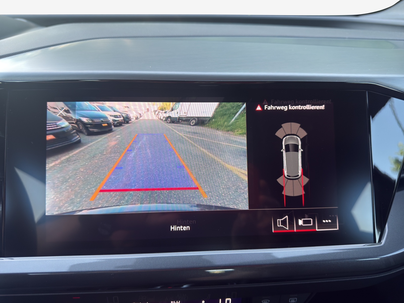 AUDI Q4 e-tron 45 quattro-image-14